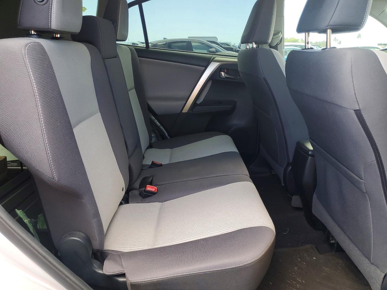 2015 Toyota Rav4 Xle Серебряный vin: JTMWFREV0FJ034296