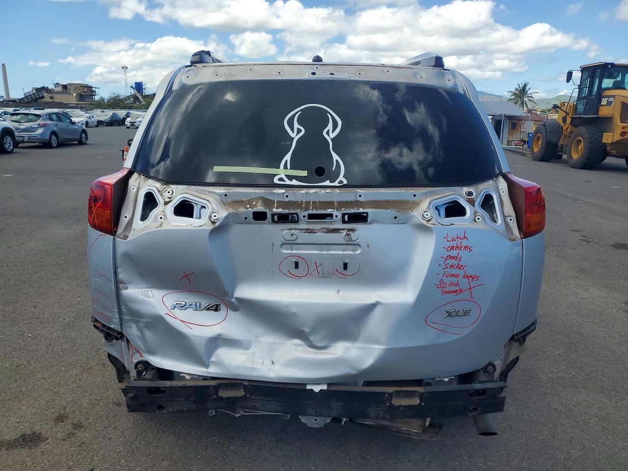 2015 Toyota Rav4 Xle Серебряный vin: JTMWFREV0FJ034296