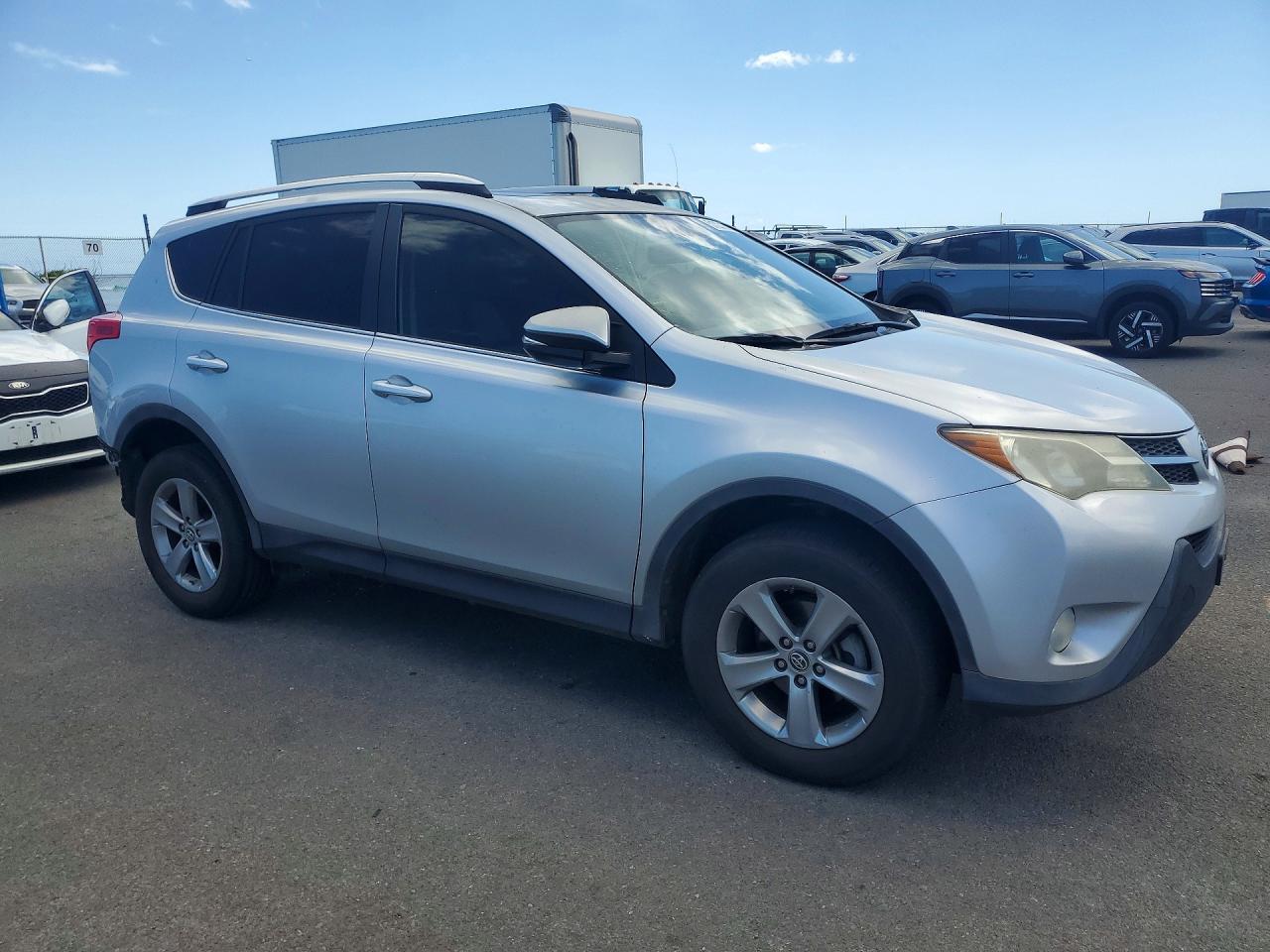 2015 Toyota Rav4 Xle Серебряный vin: JTMWFREV0FJ034296
