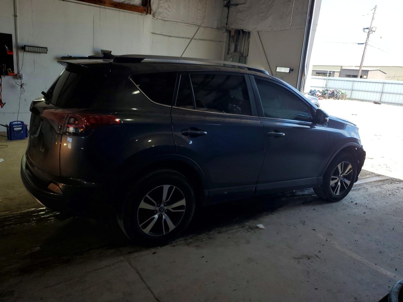 2017 Toyota Rav4 Xle Серый vin: JTMWFREV0HJ123305
