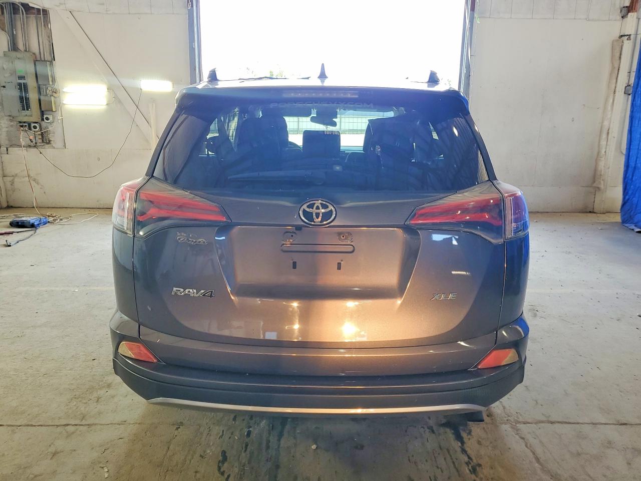2017 Toyota Rav4 Xle Серый vin: JTMWFREV0HJ123305