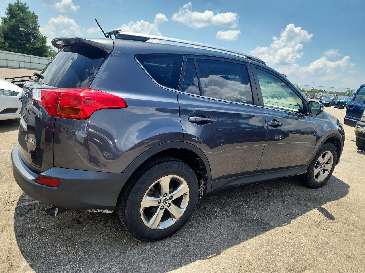 2015 Toyota Rav4 Xle Gray vin: JTMWFREV1FD049940