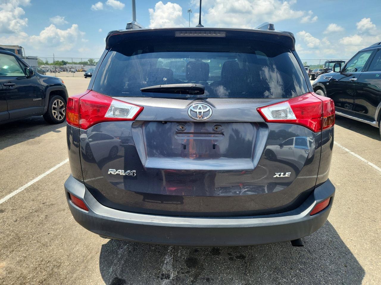 2015 Toyota Rav4 Xle Gray vin: JTMWFREV1FD049940