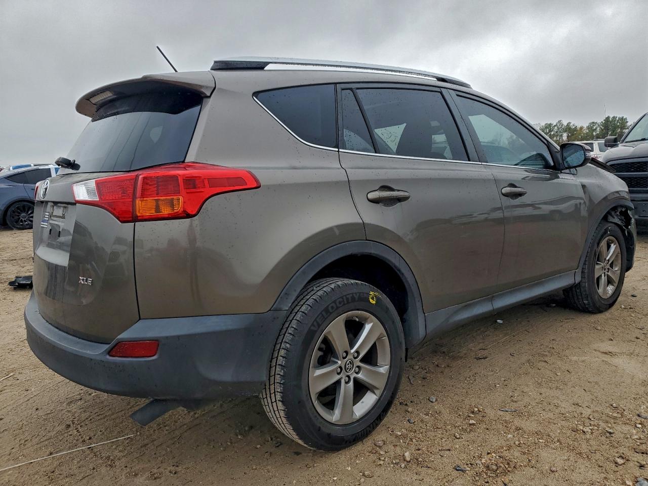 2015 Toyota Rav4 Xle Tan vin: JTMWFREV1FD060162