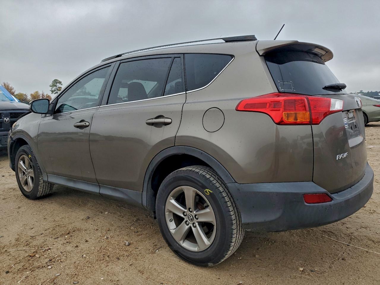 2015 Toyota Rav4 Xle Tan vin: JTMWFREV1FD060162