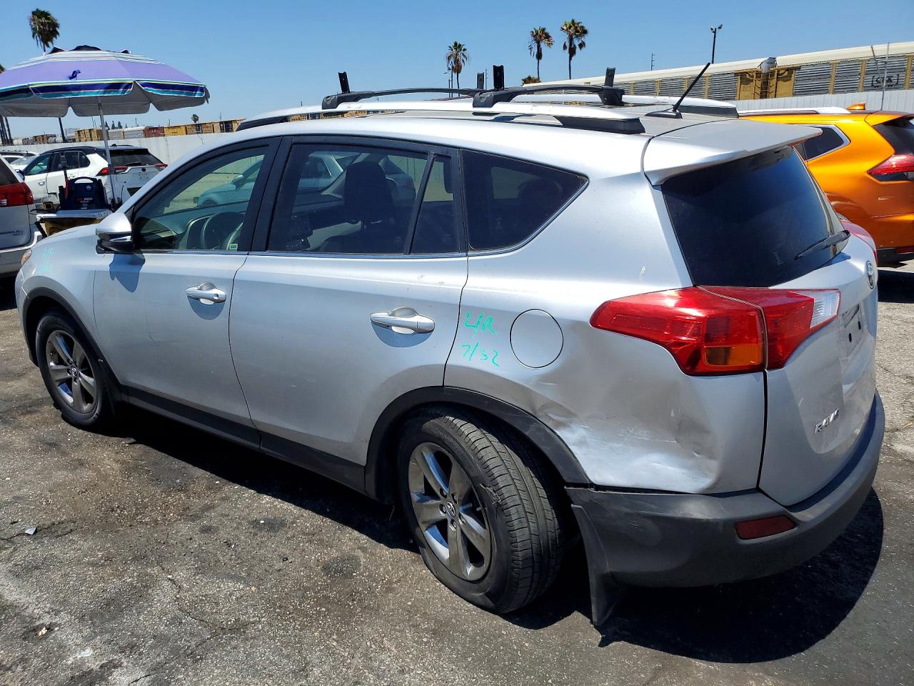 2015 Toyota Rav4 Xle Silver vin: JTMWFREV1FD068651