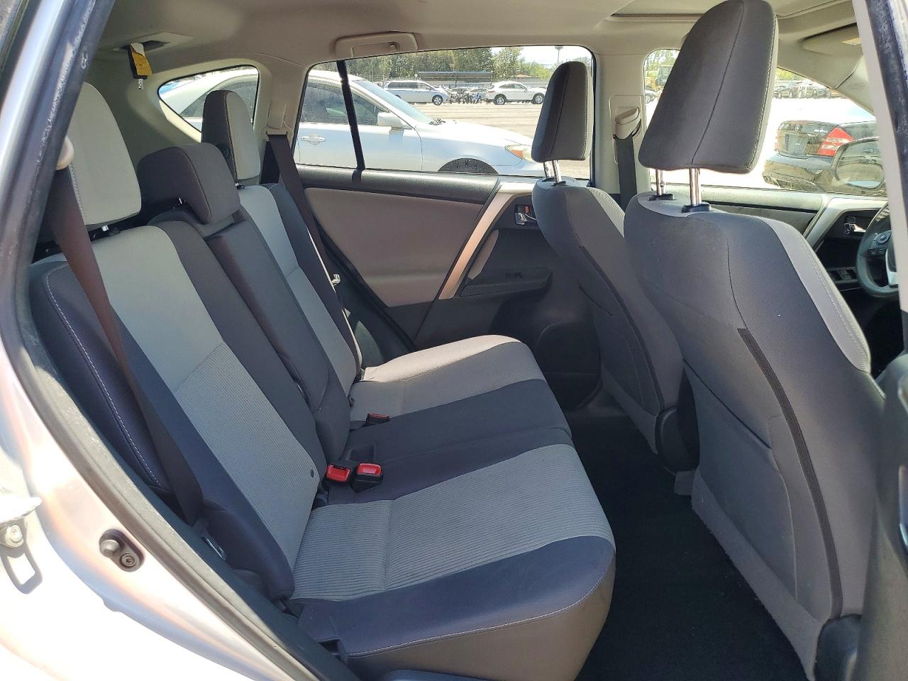 2015 Toyota Rav4 Xle Silver vin: JTMWFREV1FD068651