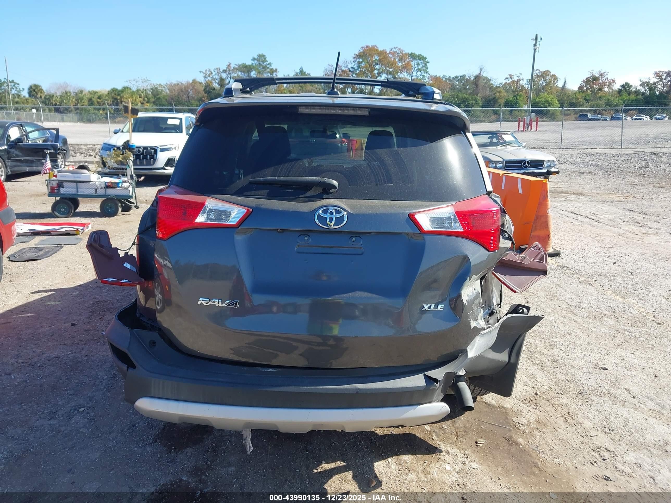 2015 Toyota Rav4 Xle Gray vin: JTMWFREV1FJ047669