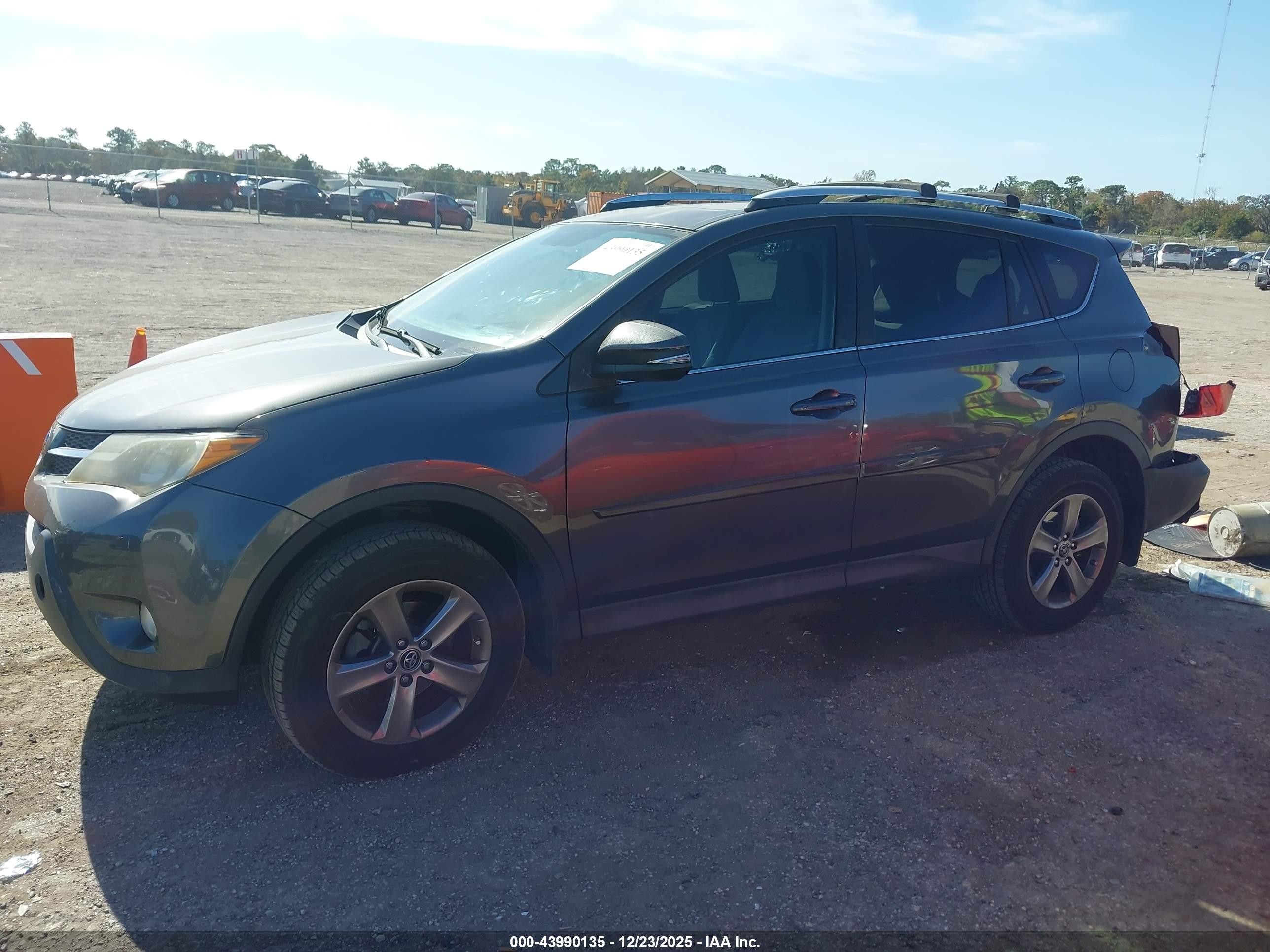 2015 Toyota Rav4 Xle Gray vin: JTMWFREV1FJ047669