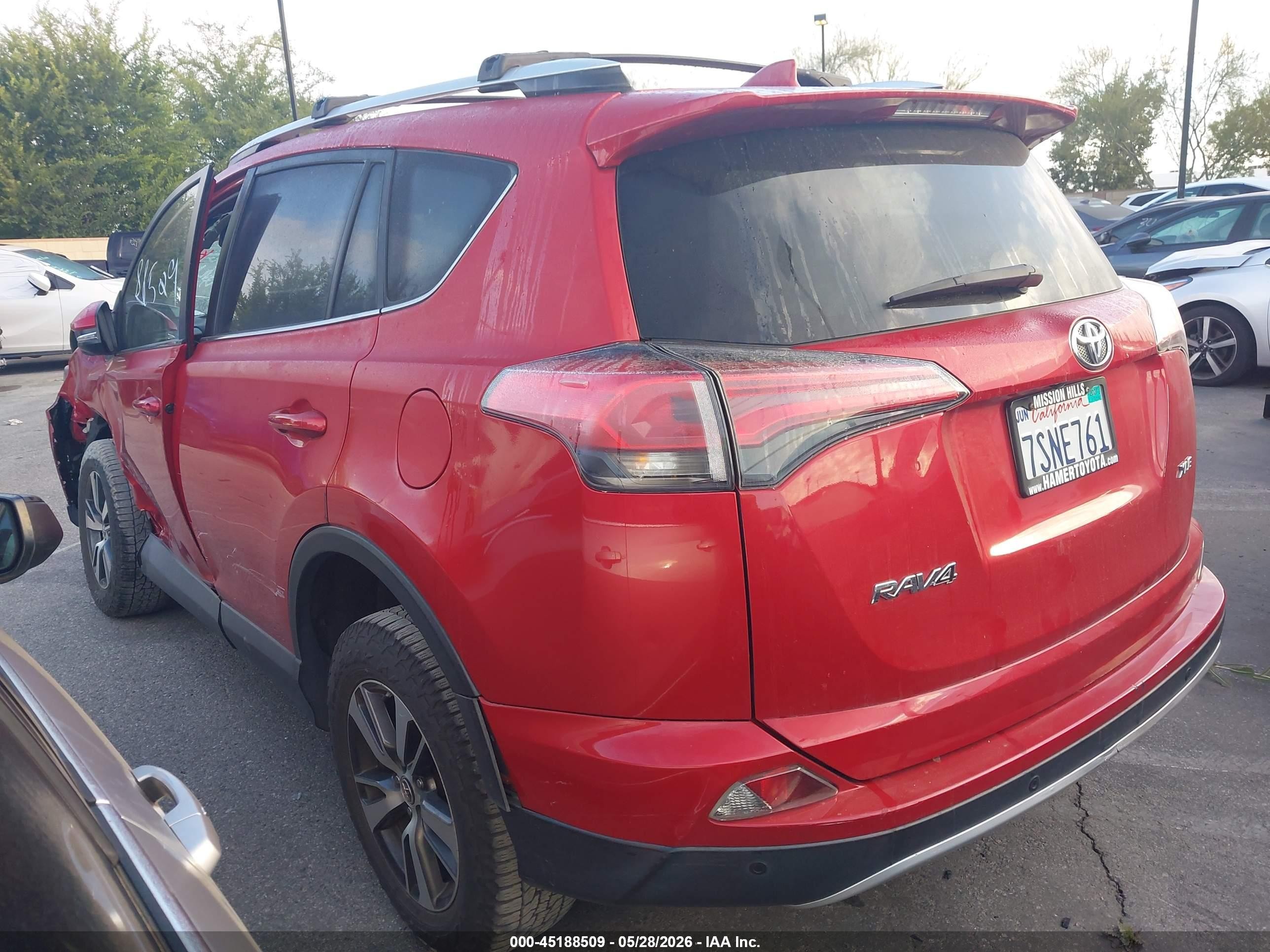 2016 Toyota Rav4 Xle Red vin: JTMWFREV1GJ087297