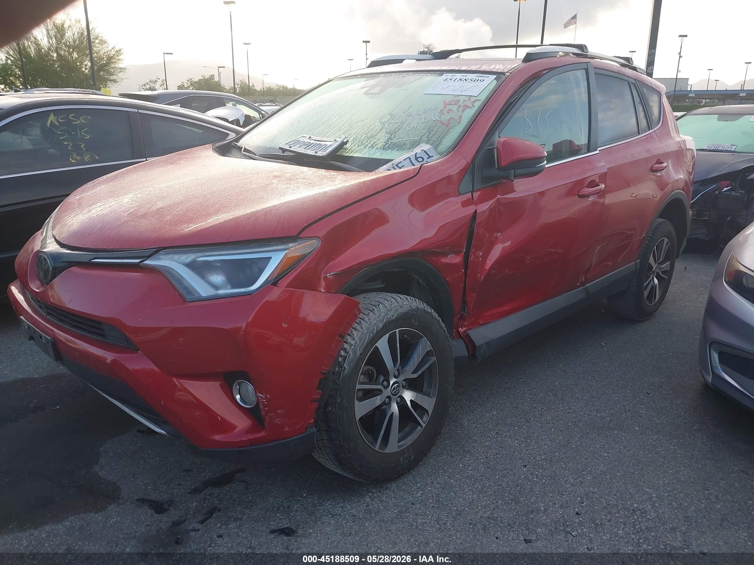 2016 Toyota Rav4 Xle Red vin: JTMWFREV1GJ087297