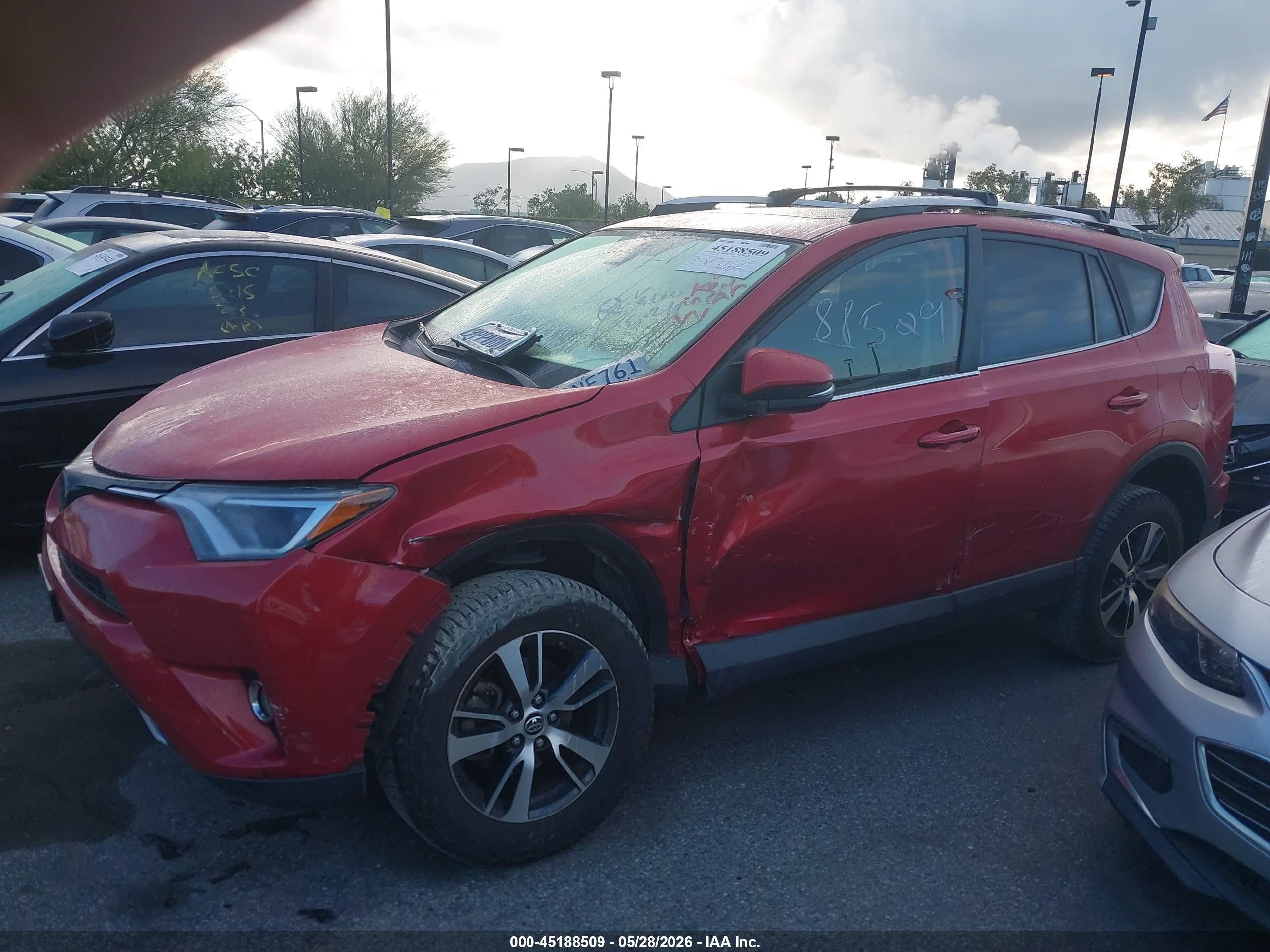 2016 Toyota Rav4 Xle Red vin: JTMWFREV1GJ087297