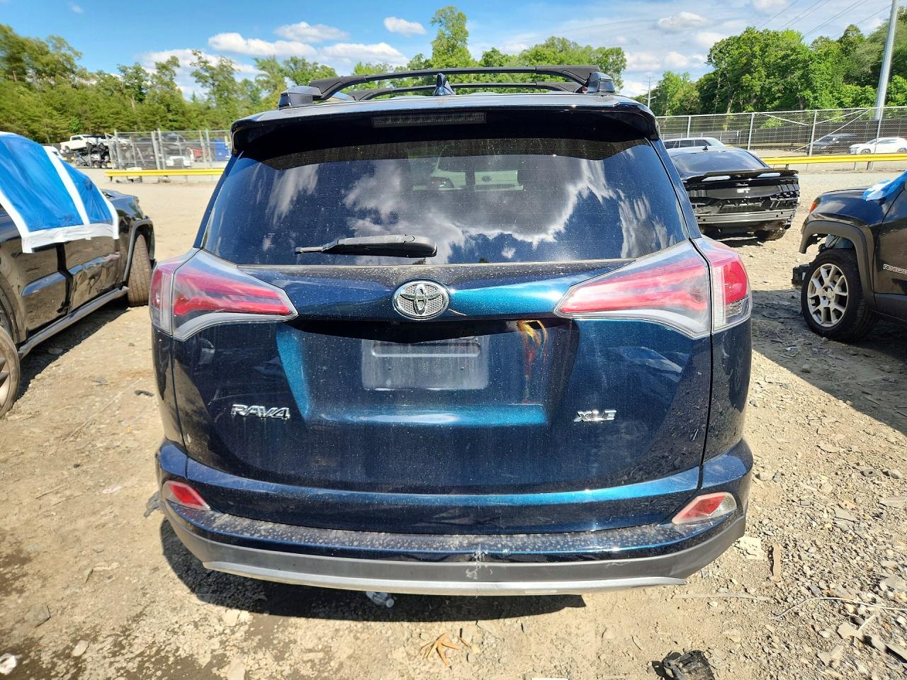 2017 Toyota Rav4 Xle Black vin: JTMWFREV1HJ109851