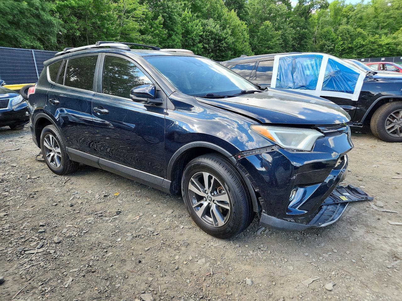 2017 Toyota Rav4 Xle Black vin: JTMWFREV1HJ109851
