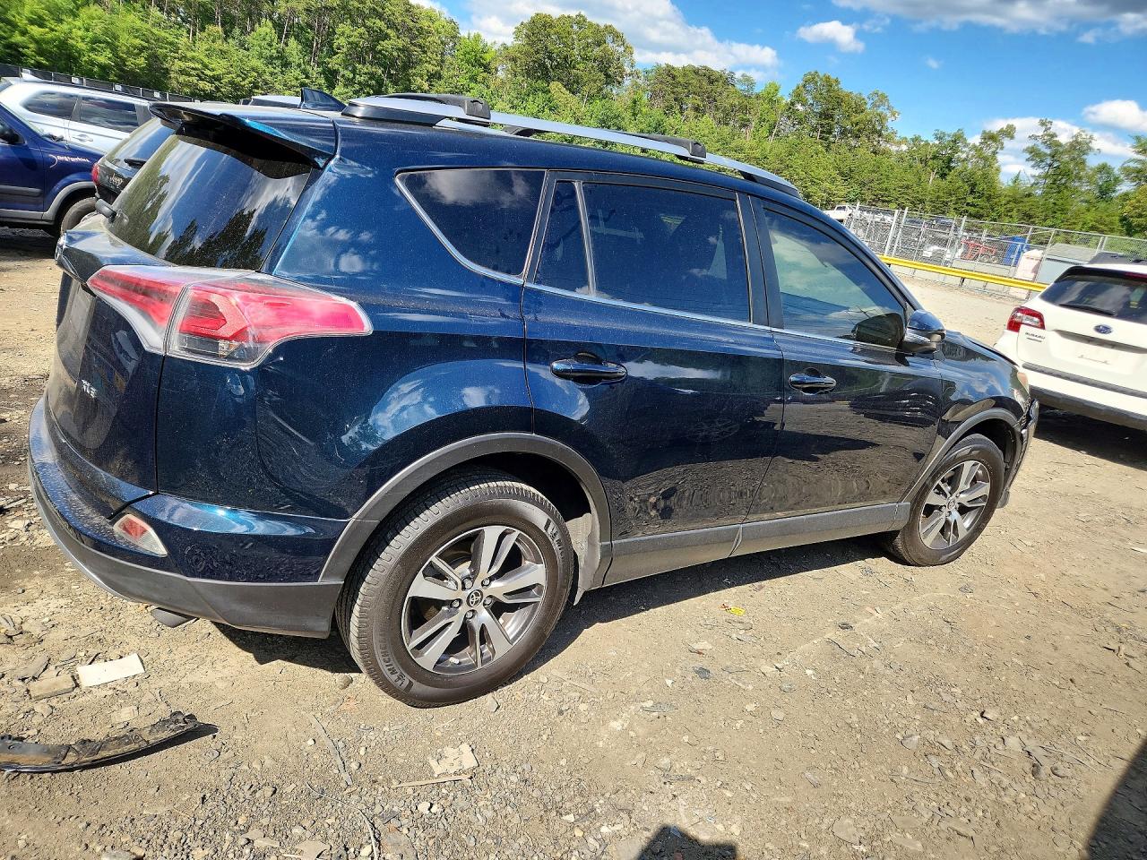 2017 Toyota Rav4 Xle Black vin: JTMWFREV1HJ109851