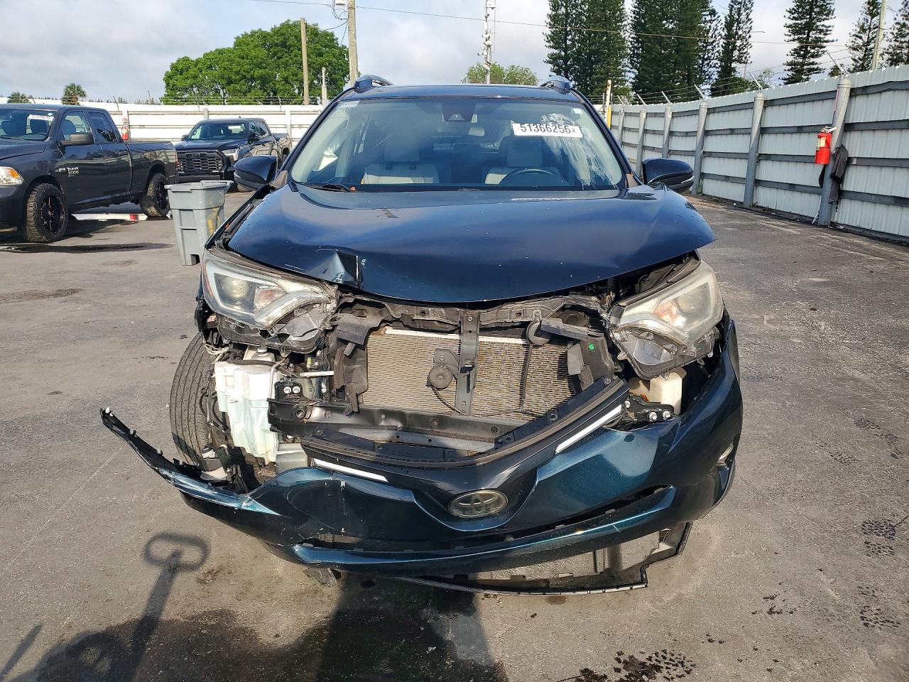 2018 Toyota Rav4 Xle Угольный vin: JTMWFREV1JD118313