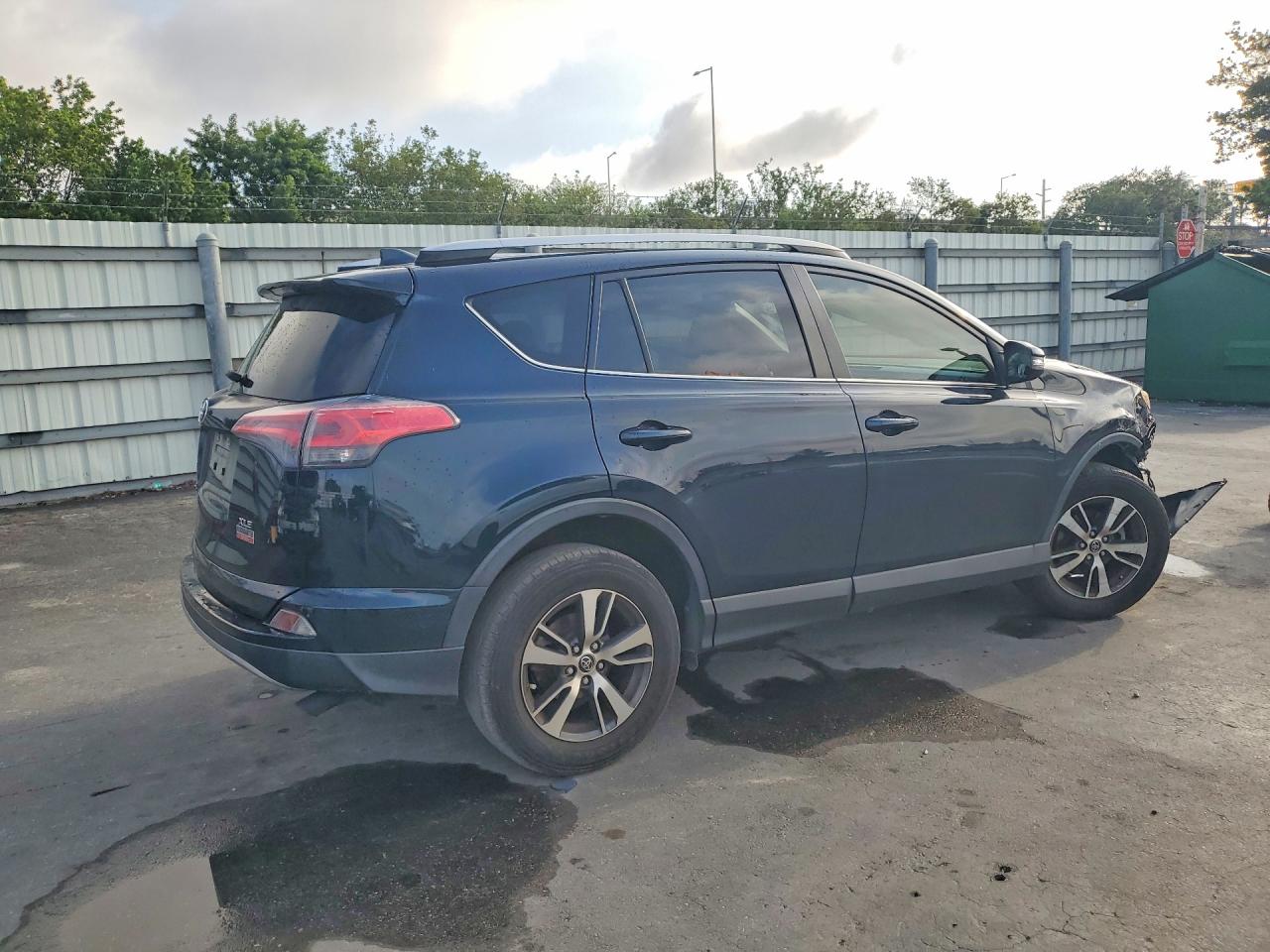 2018 Toyota Rav4 Xle Угольный vin: JTMWFREV1JD118313