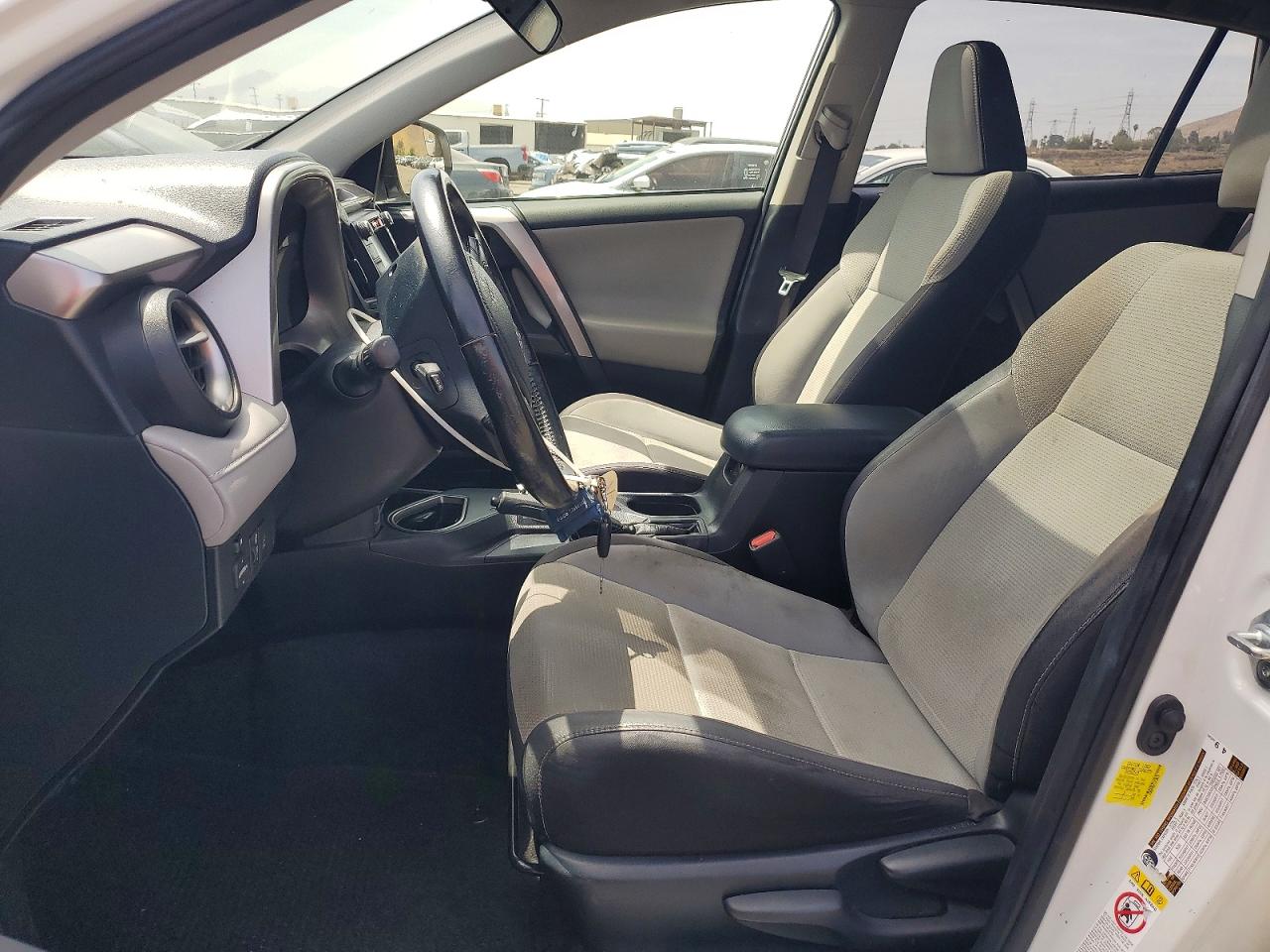 2018 Toyota Rav4 Xle White vin: JTMWFREV1JJ730819