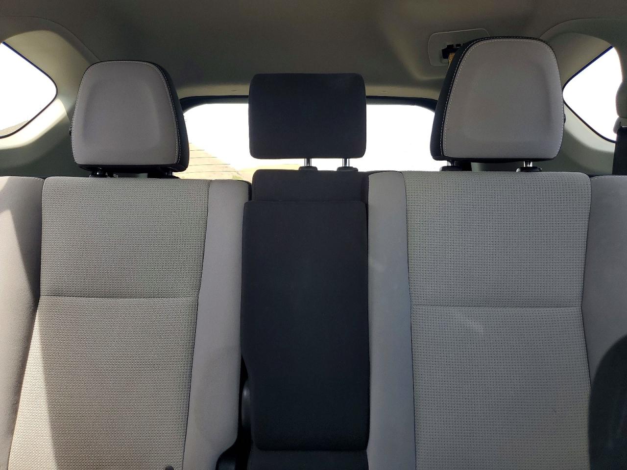 2018 Toyota Rav4 Xle White vin: JTMWFREV1JJ730819
