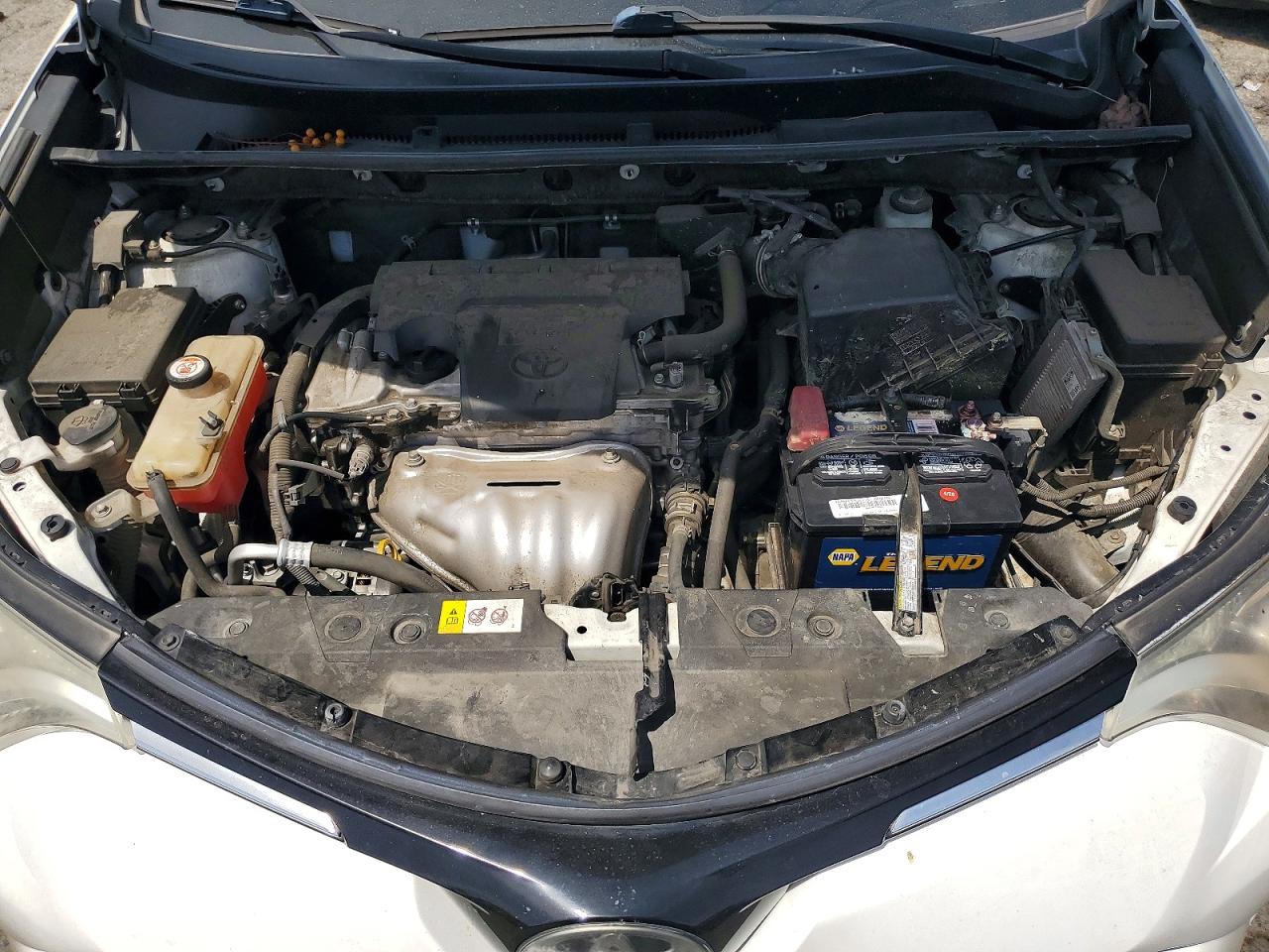 2018 Toyota Rav4 Xle White vin: JTMWFREV1JJ730819