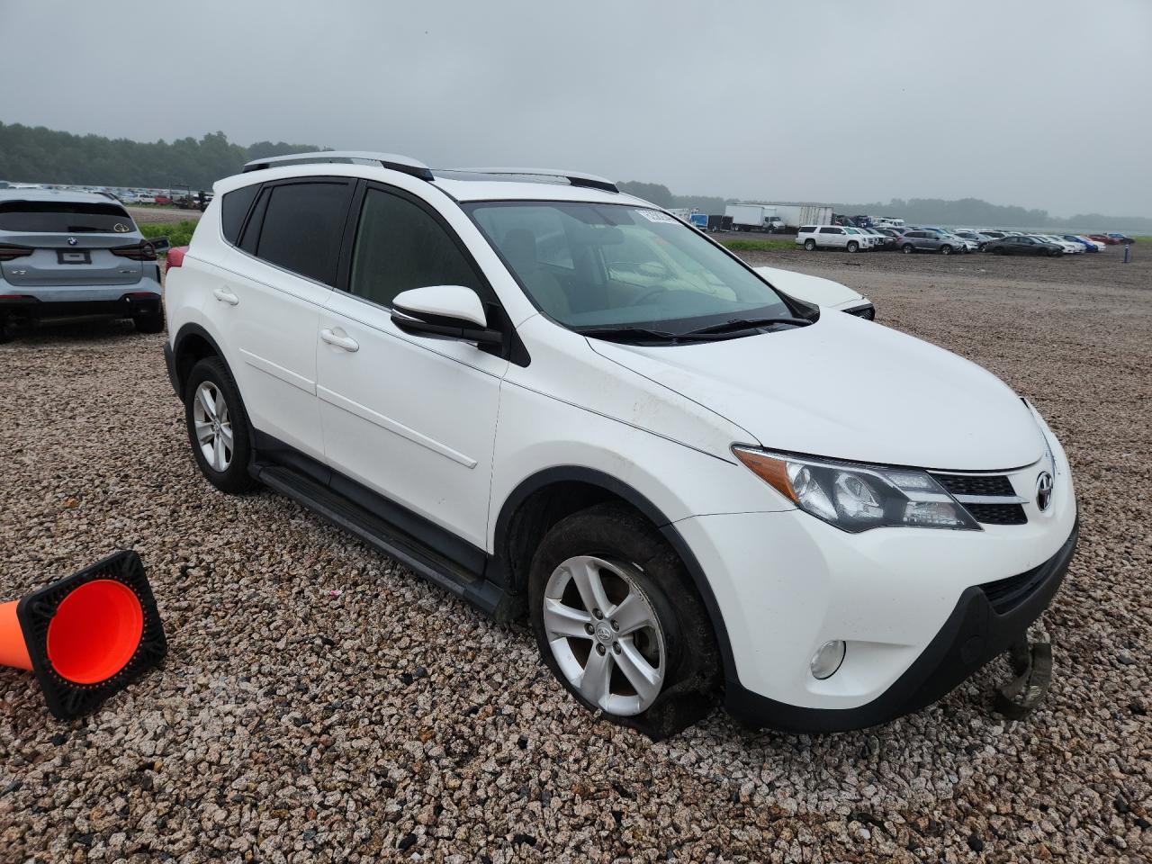 2013 Toyota Rav4 Xle White vin: JTMWFREV2D5006411