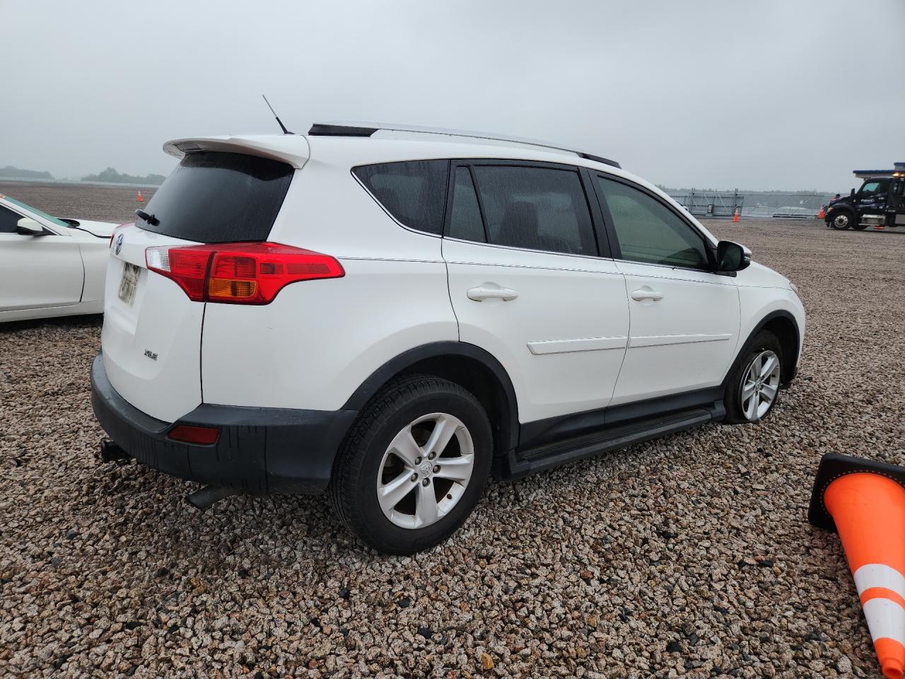 2013 Toyota Rav4 Xle White vin: JTMWFREV2D5006411