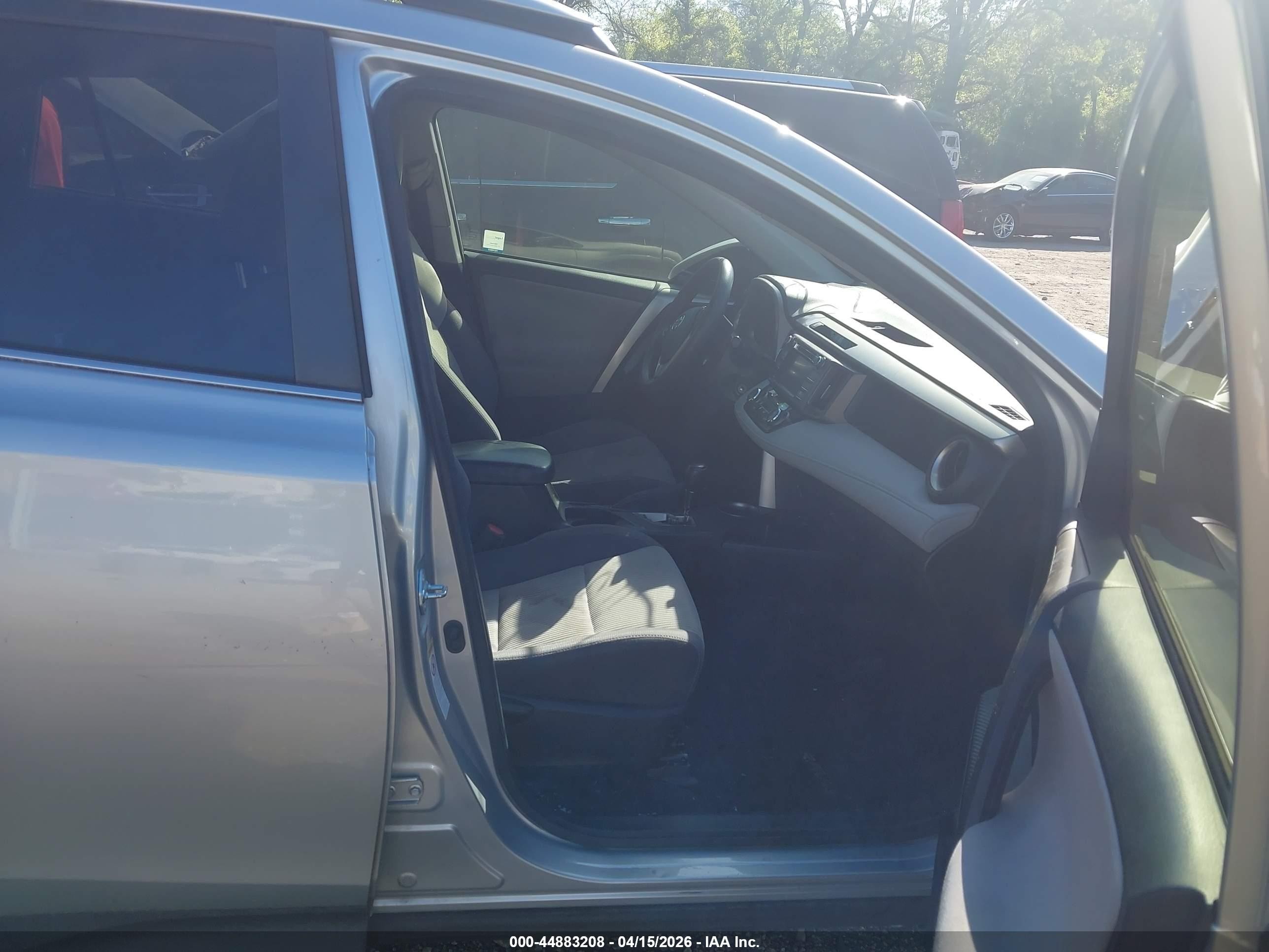 2014 Toyota Rav4 Xle Silver vin: JTMWFREV2ED041344