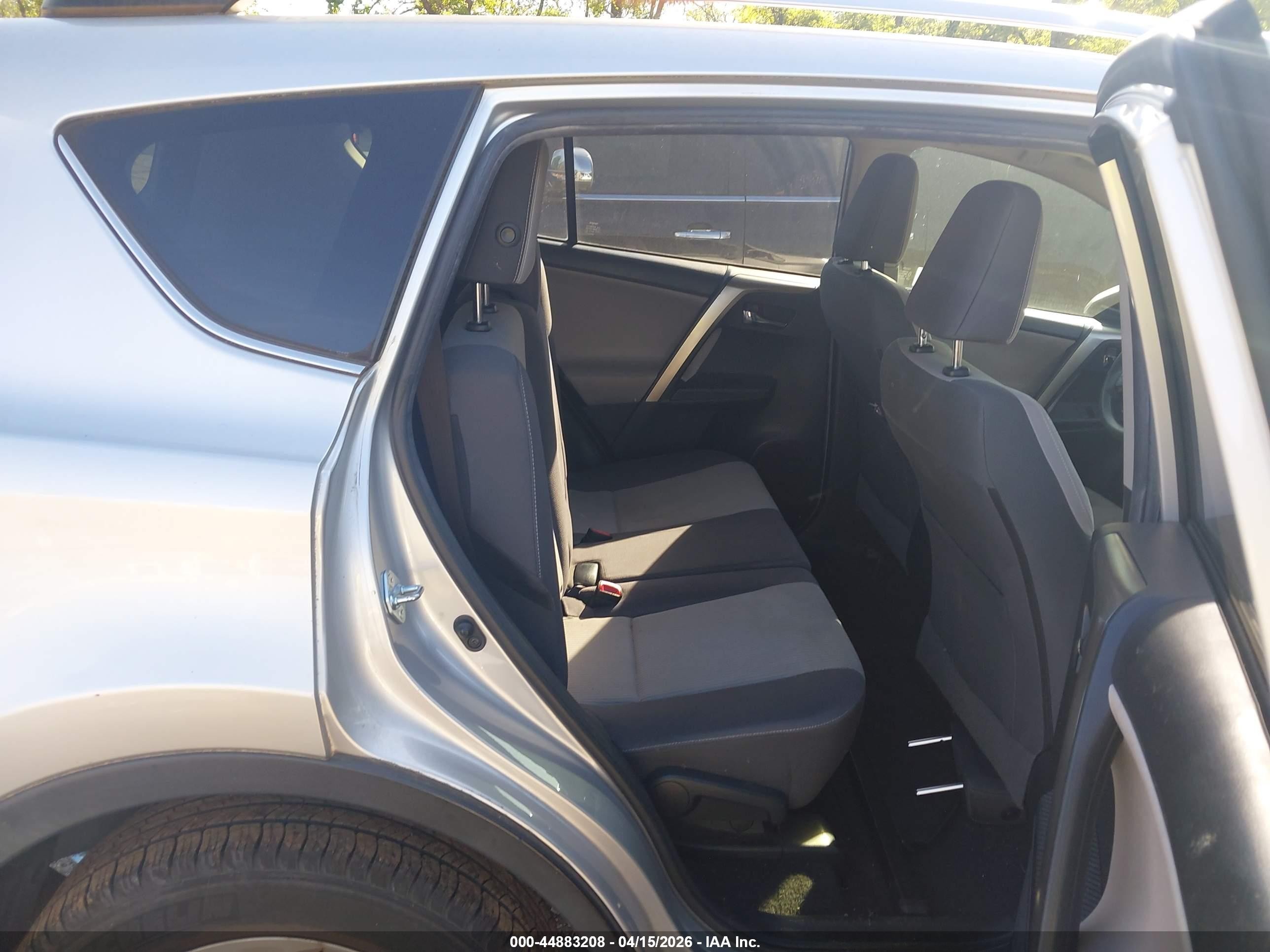 2014 Toyota Rav4 Xle Silver vin: JTMWFREV2ED041344