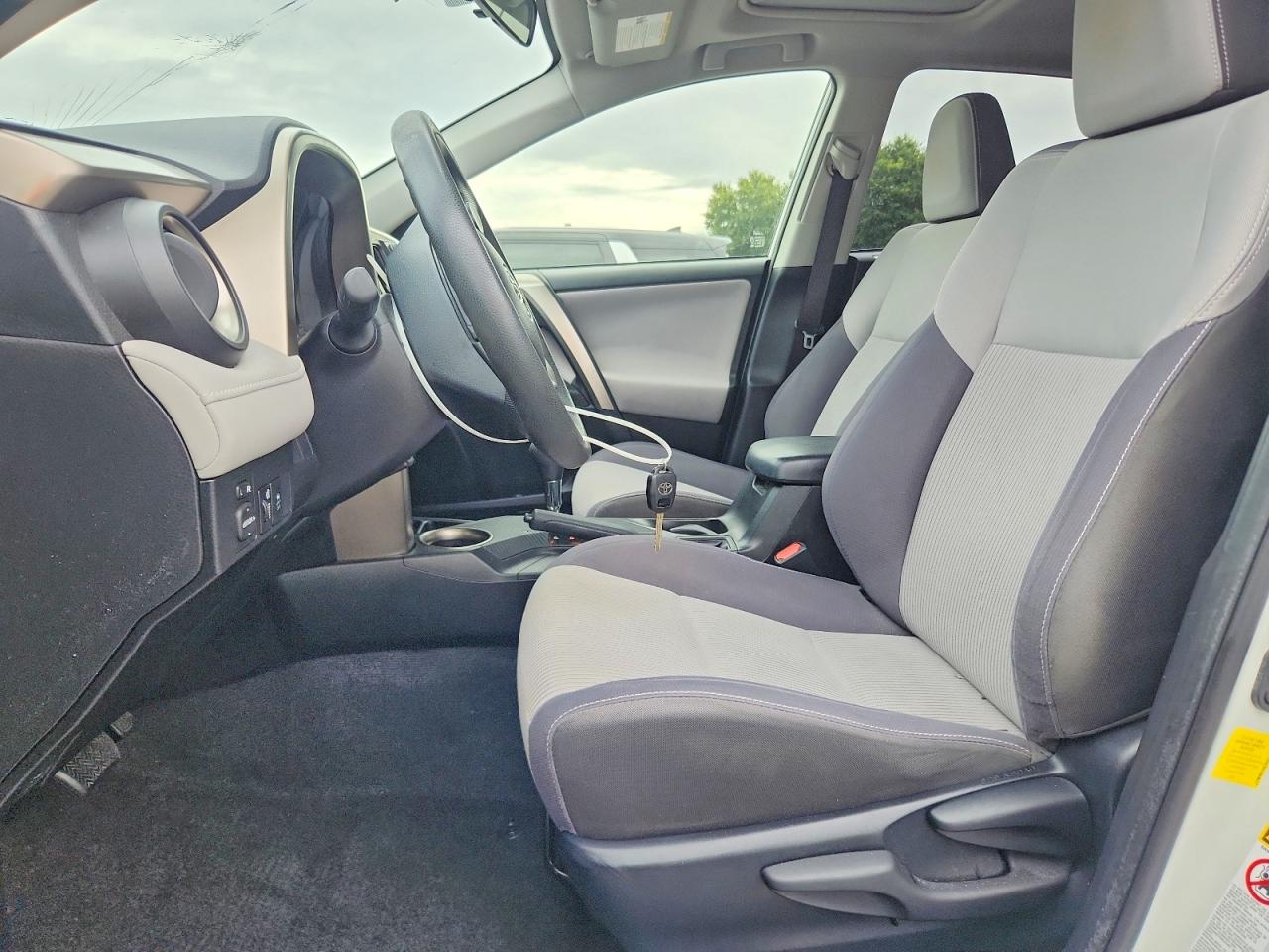 2014 Toyota Rav4 Xle White vin: JTMWFREV2EJ021449
