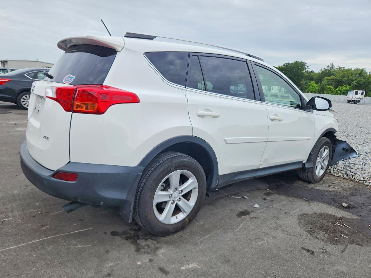 2014 Toyota Rav4 Xle White vin: JTMWFREV2EJ021449