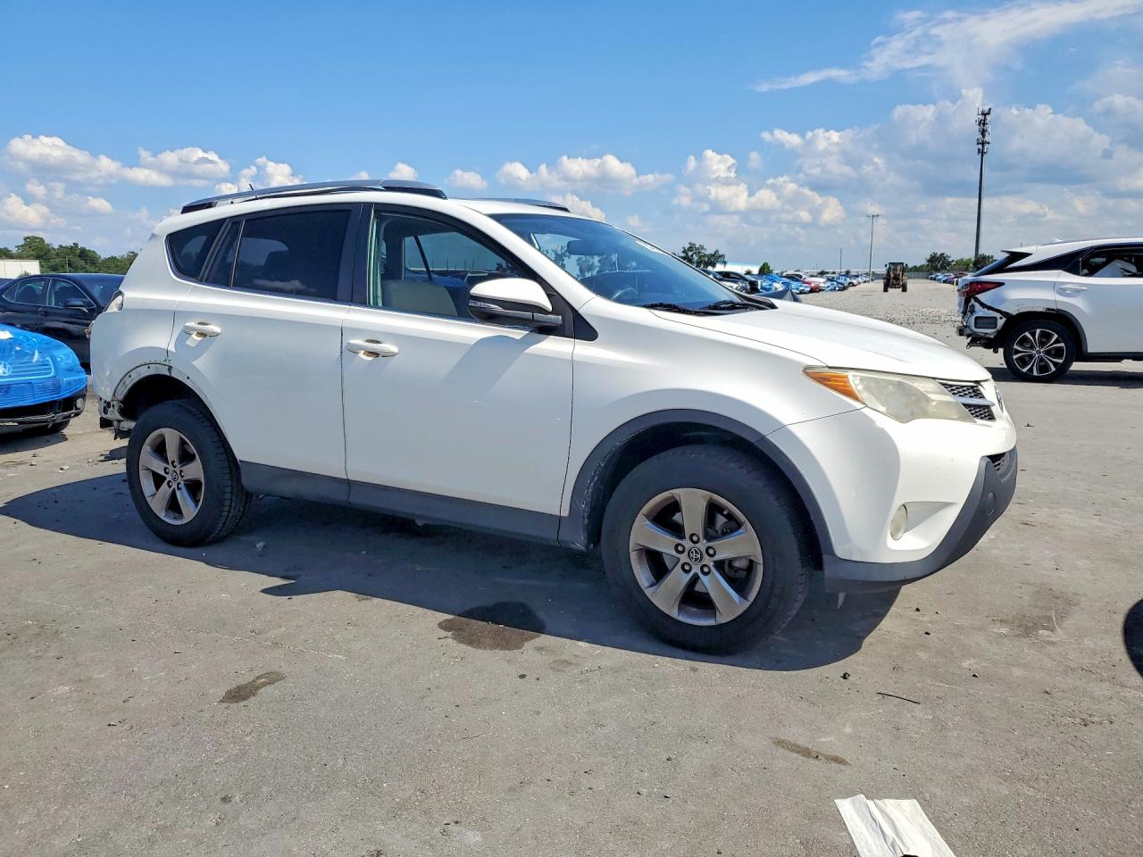 2015 Toyota Rav4 Xle White vin: JTMWFREV2FD049395