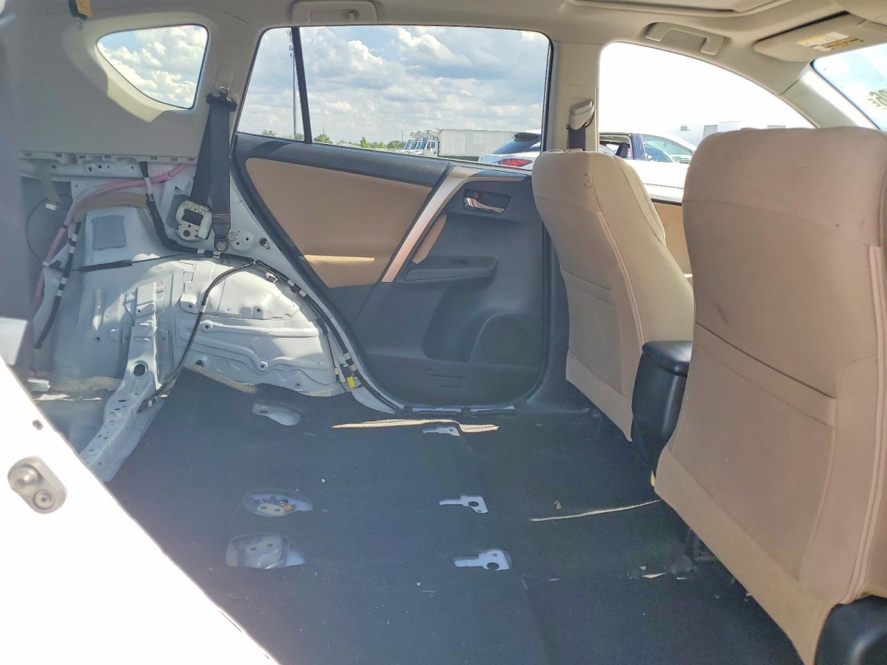 2015 Toyota Rav4 Xle White vin: JTMWFREV2FD049395