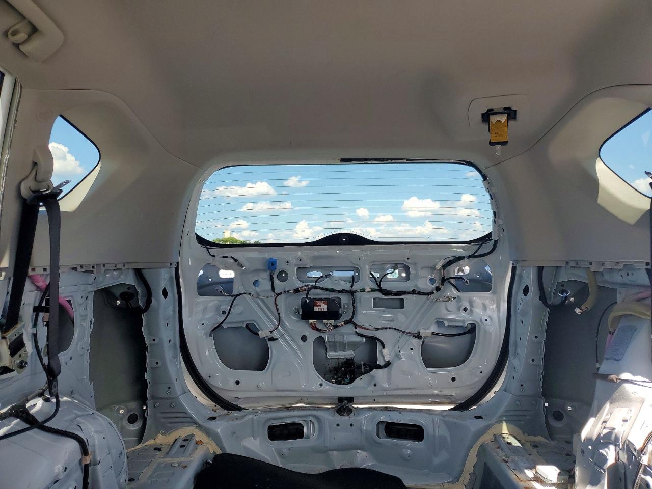 2015 Toyota Rav4 Xle White vin: JTMWFREV2FD049395