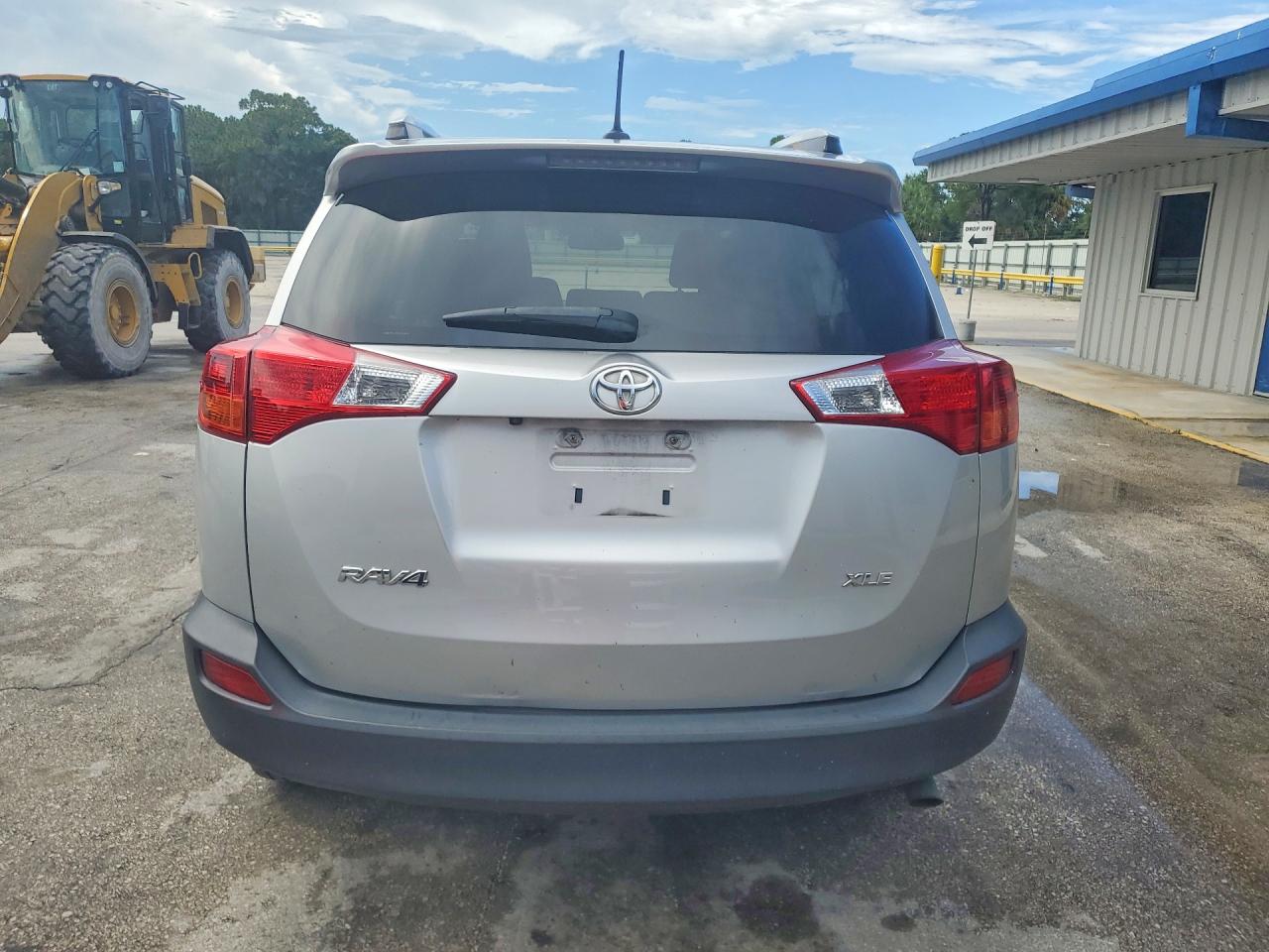 2015 Toyota Rav4 Xle Silver vin: JTMWFREV2FD054855