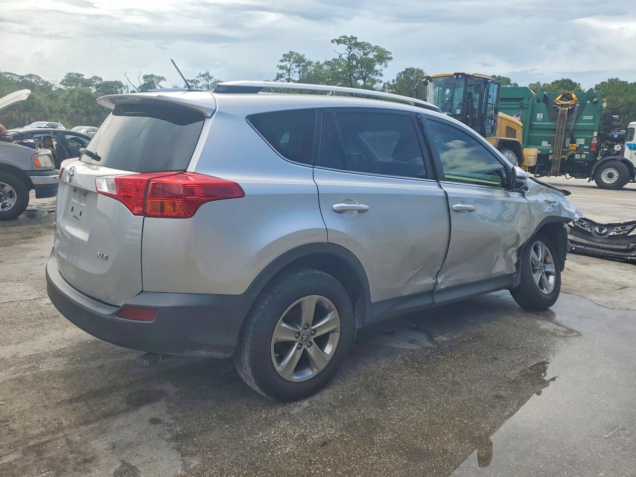 2015 Toyota Rav4 Xle Silver vin: JTMWFREV2FD054855