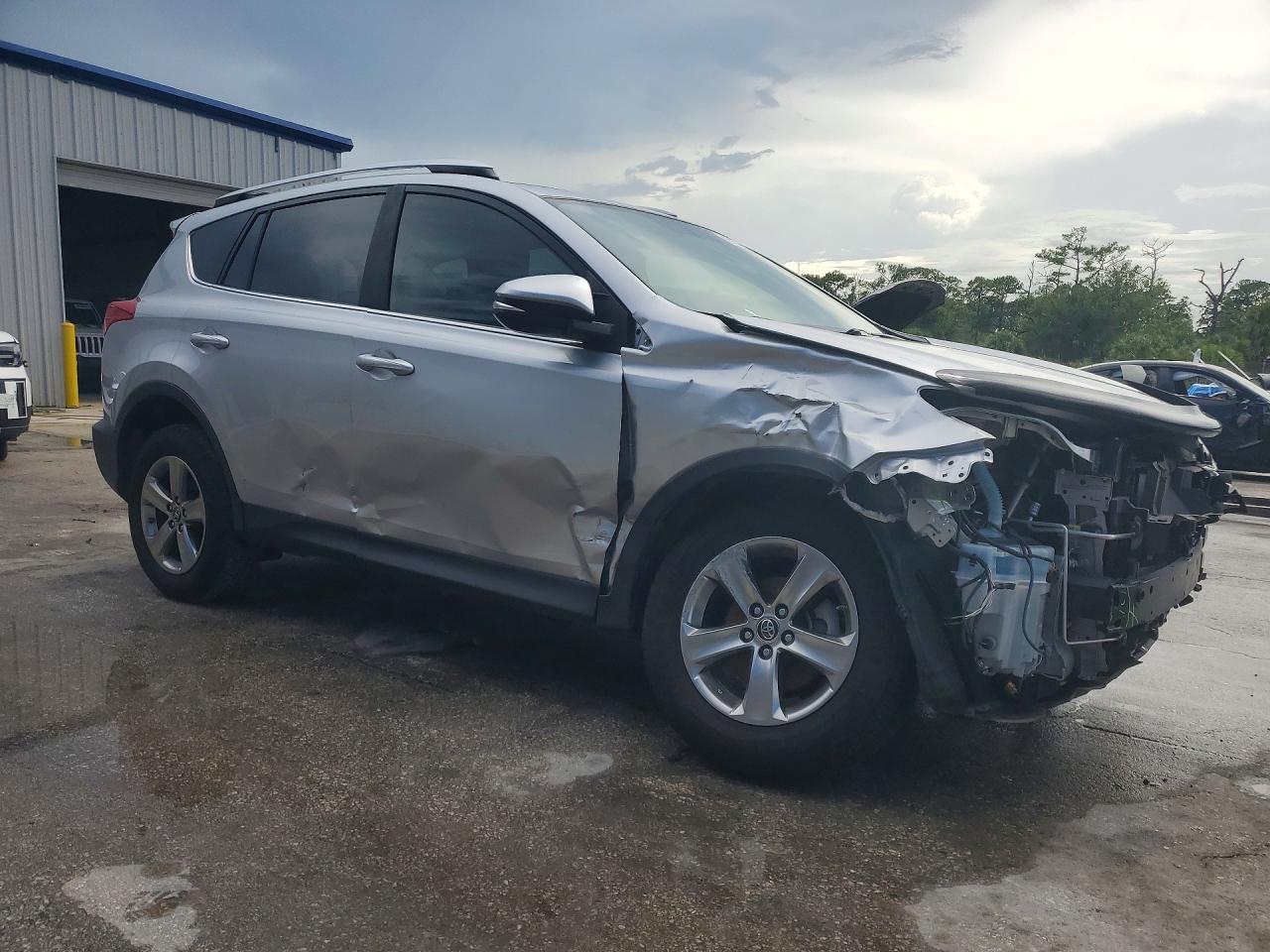 2015 Toyota Rav4 Xle Silver vin: JTMWFREV2FD054855