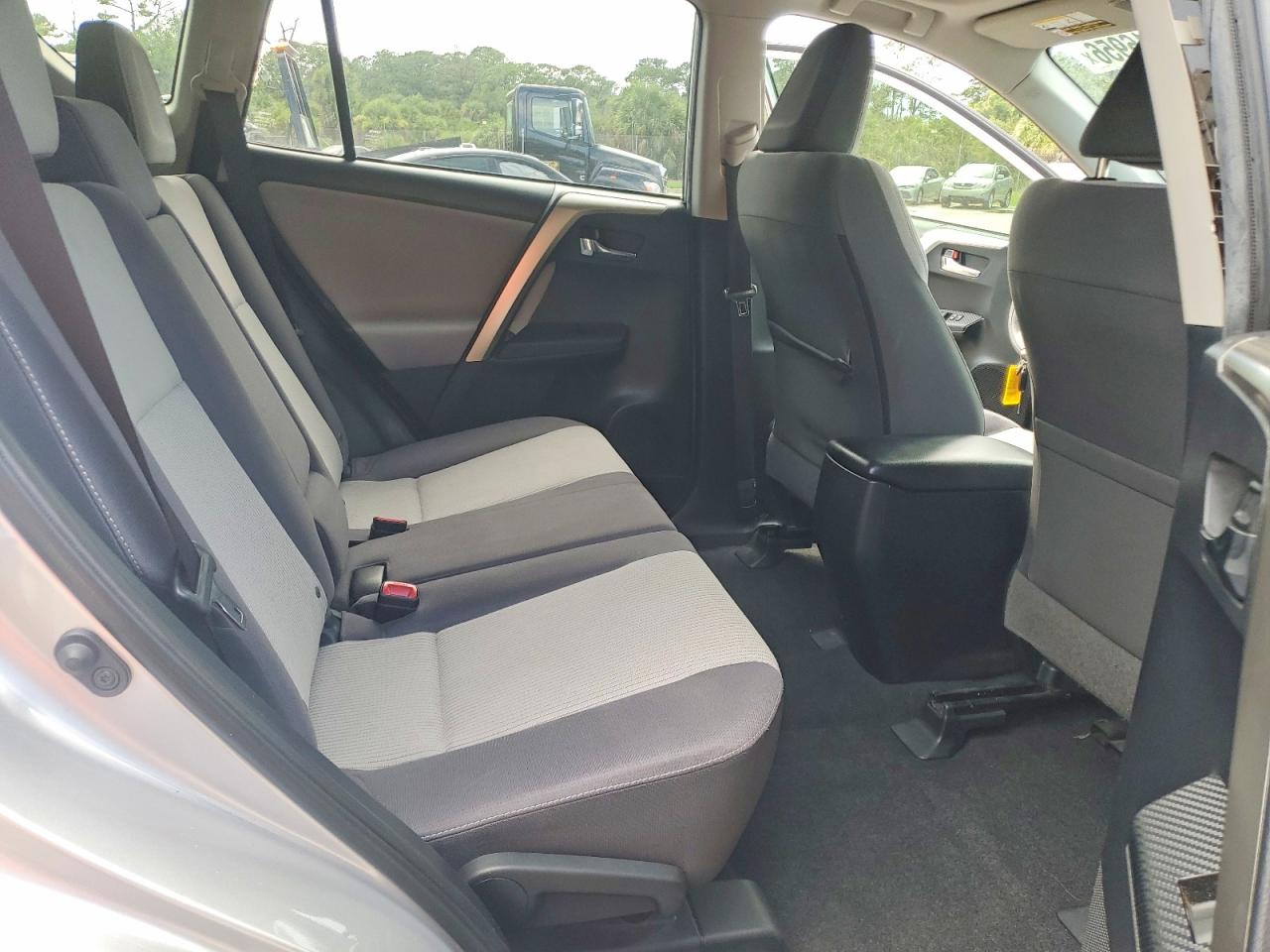2015 Toyota Rav4 Xle Silver vin: JTMWFREV2FD054855