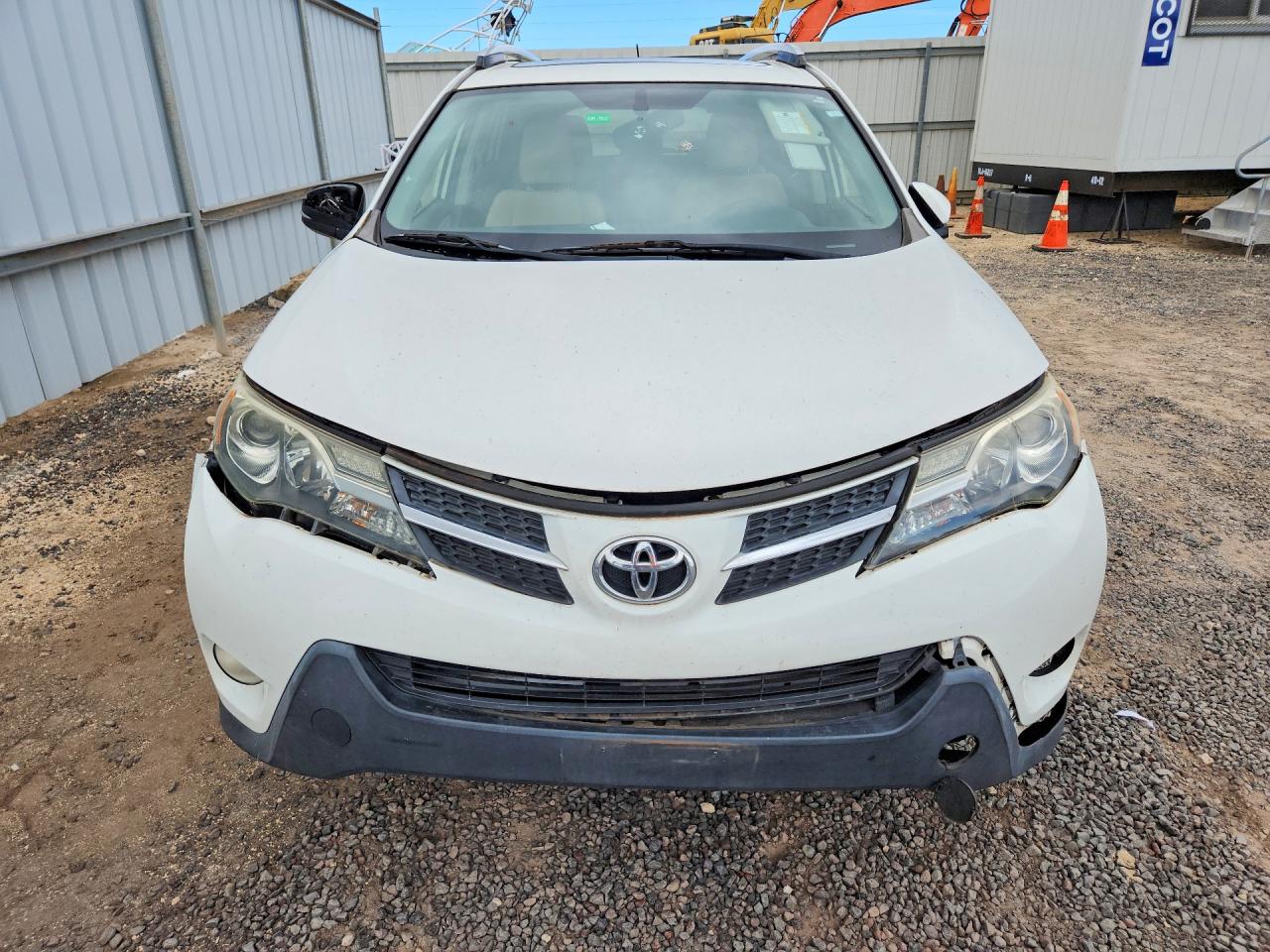 2015 Toyota Rav4 Xle White vin: JTMWFREV2FJ050306