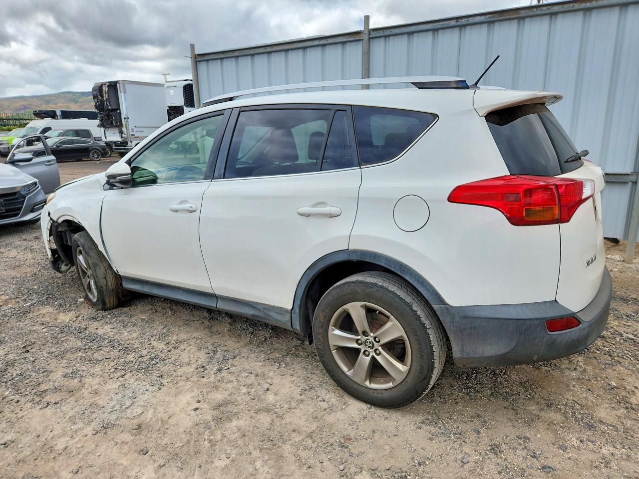 2015 Toyota Rav4 Xle White vin: JTMWFREV2FJ050306