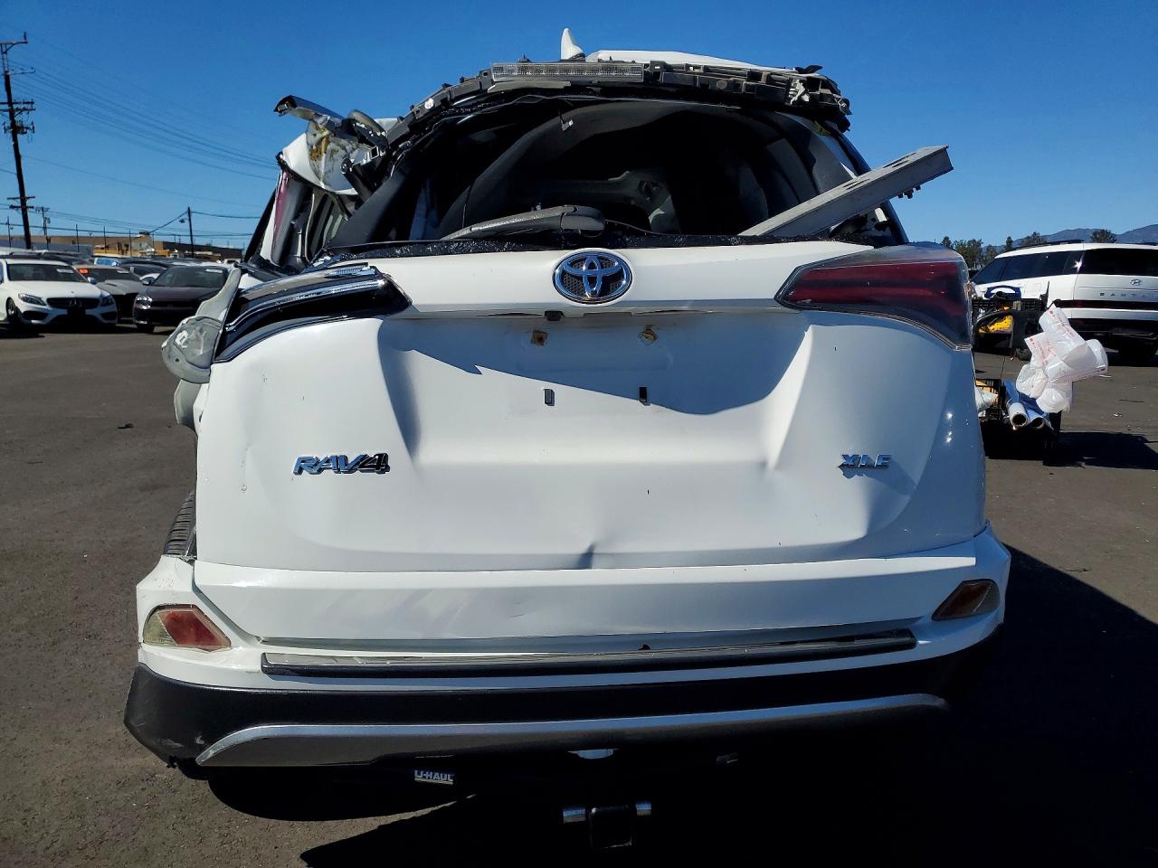 2017 Toyota Rav4 Xle White vin: JTMWFREV2HD094856