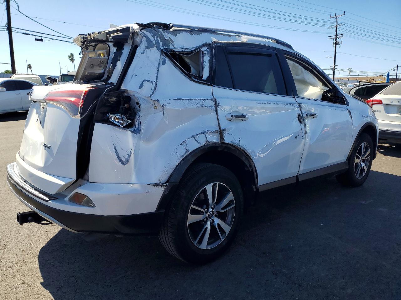 2017 Toyota Rav4 Xle White vin: JTMWFREV2HD094856
