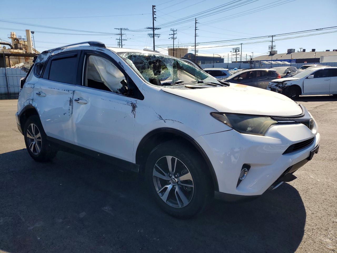 2017 Toyota Rav4 Xle White vin: JTMWFREV2HD094856