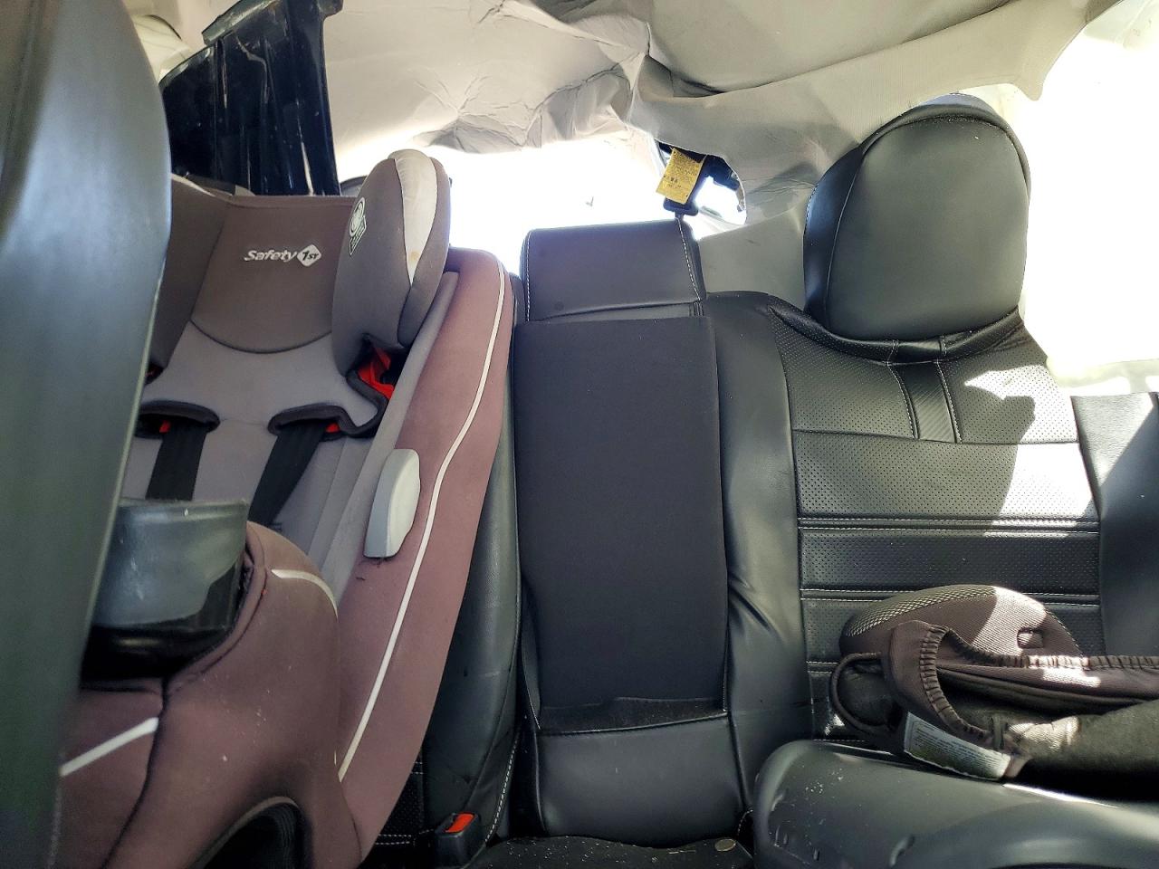 2017 Toyota Rav4 Xle White vin: JTMWFREV2HD094856
