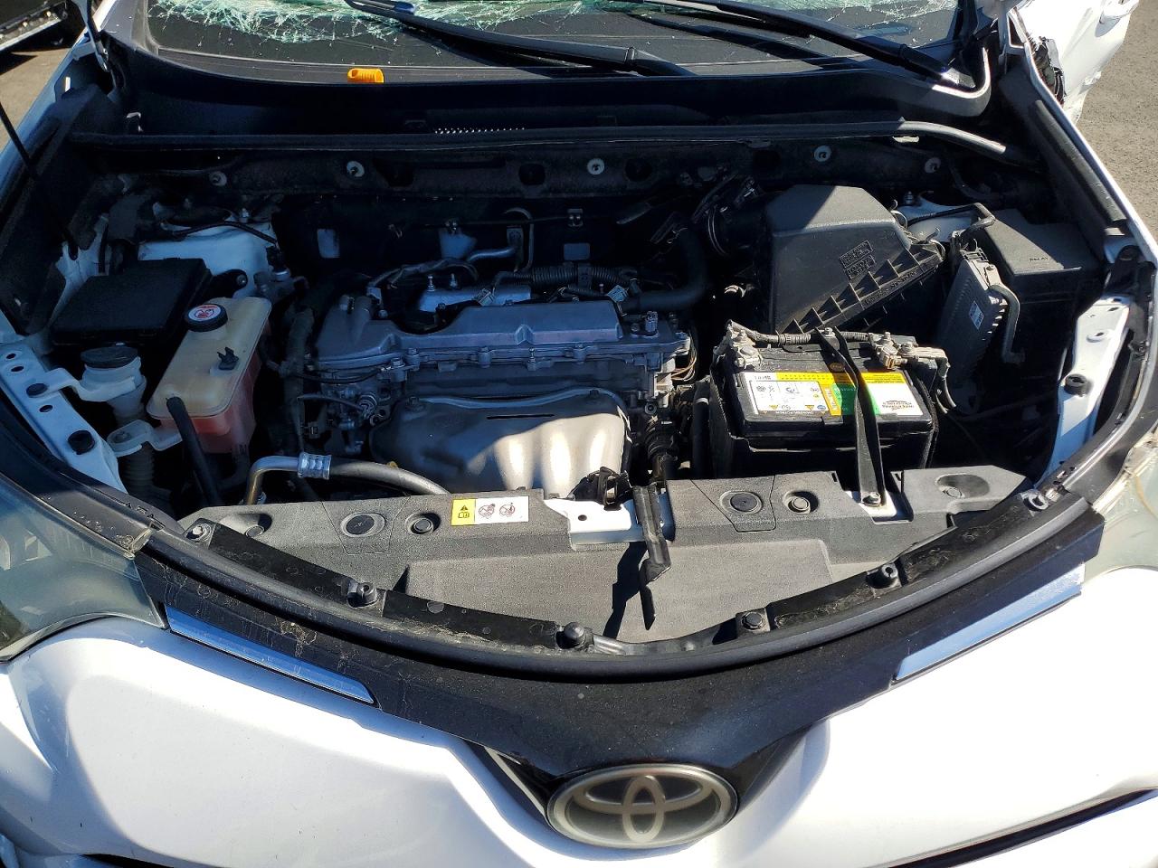 2017 Toyota Rav4 Xle White vin: JTMWFREV2HD094856