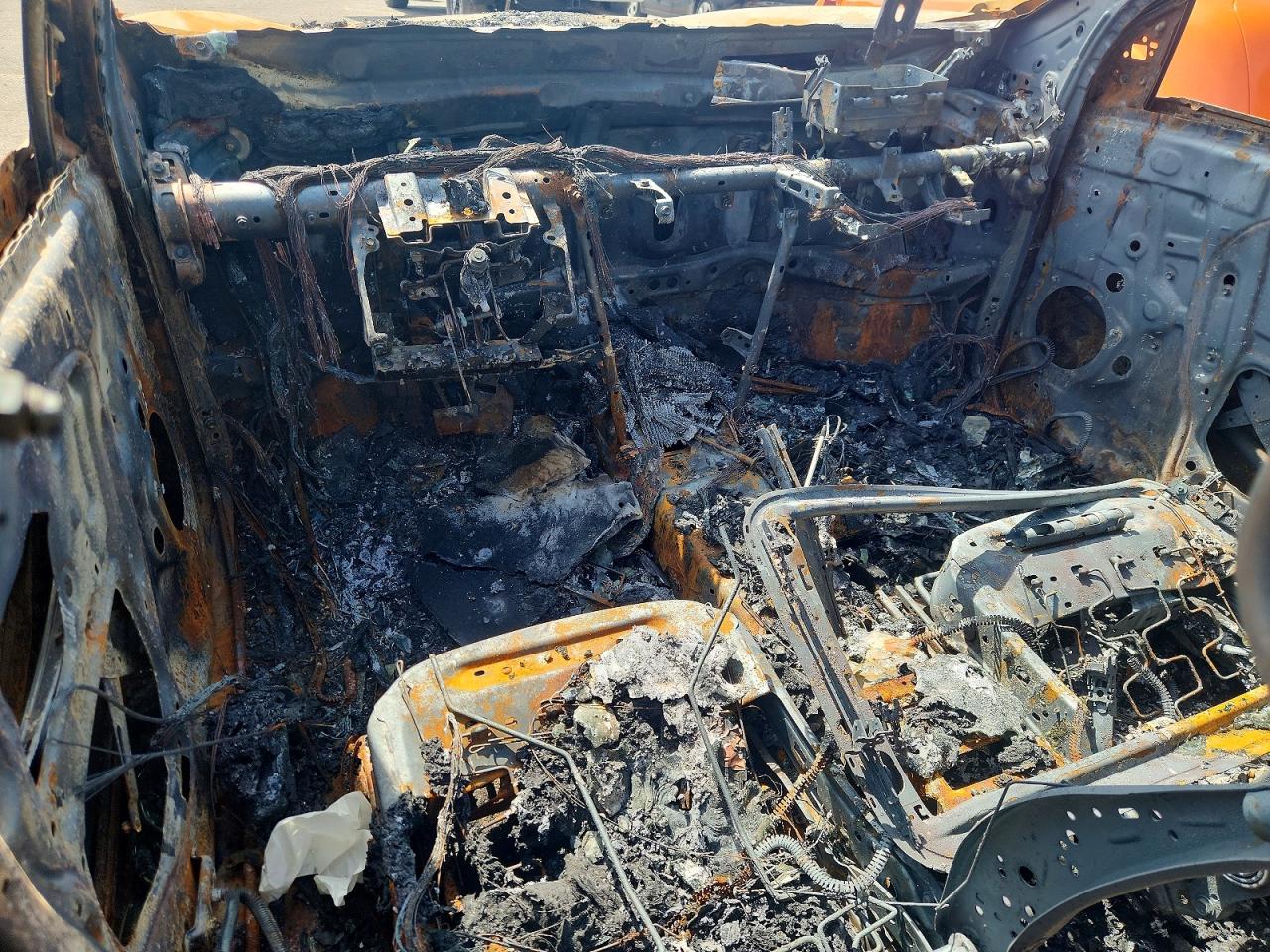 2018 Toyota Rav4 Xle Burn vin: JTMWFREV2JD131183