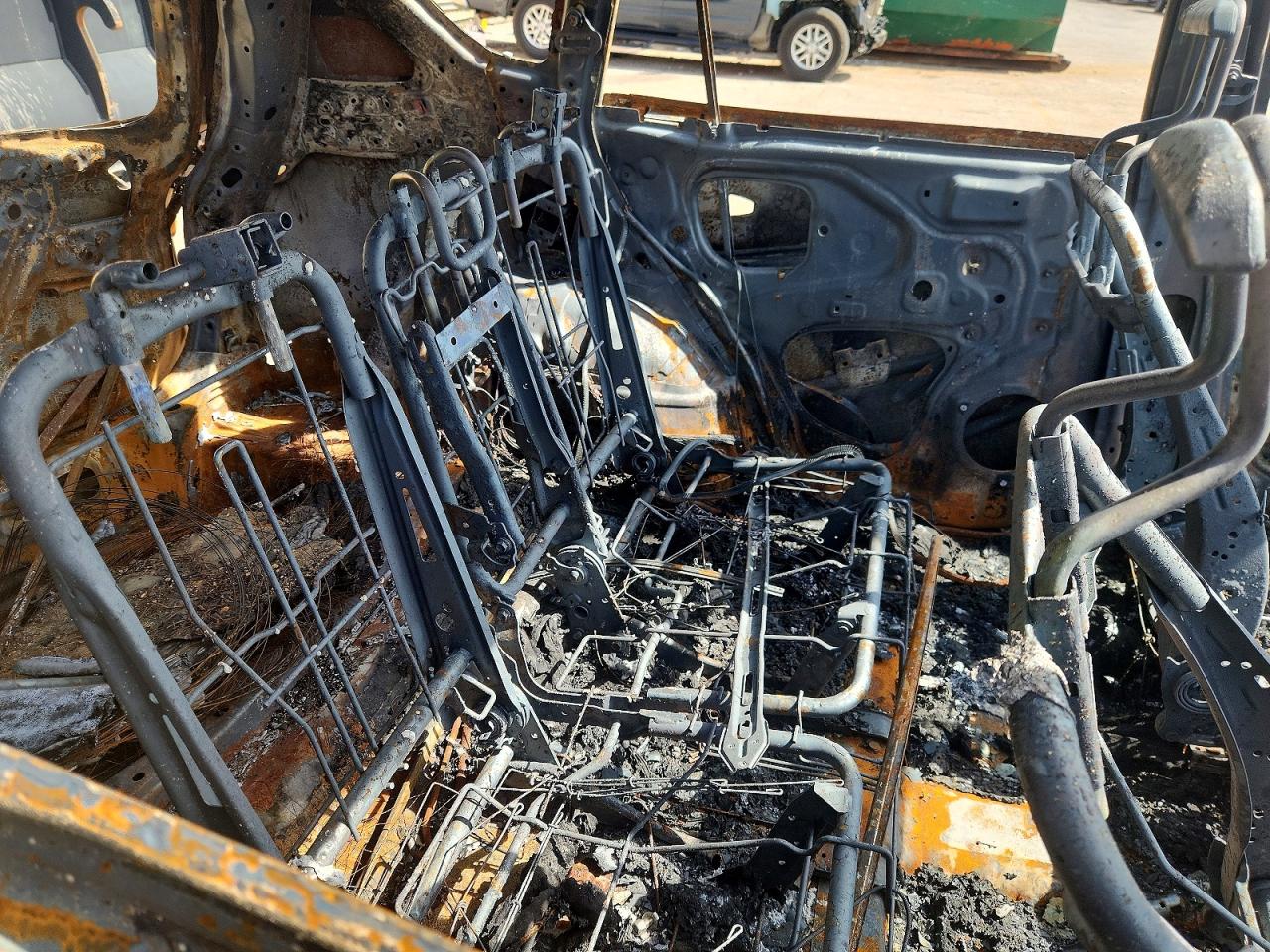 2018 Toyota Rav4 Xle Burn vin: JTMWFREV2JD131183