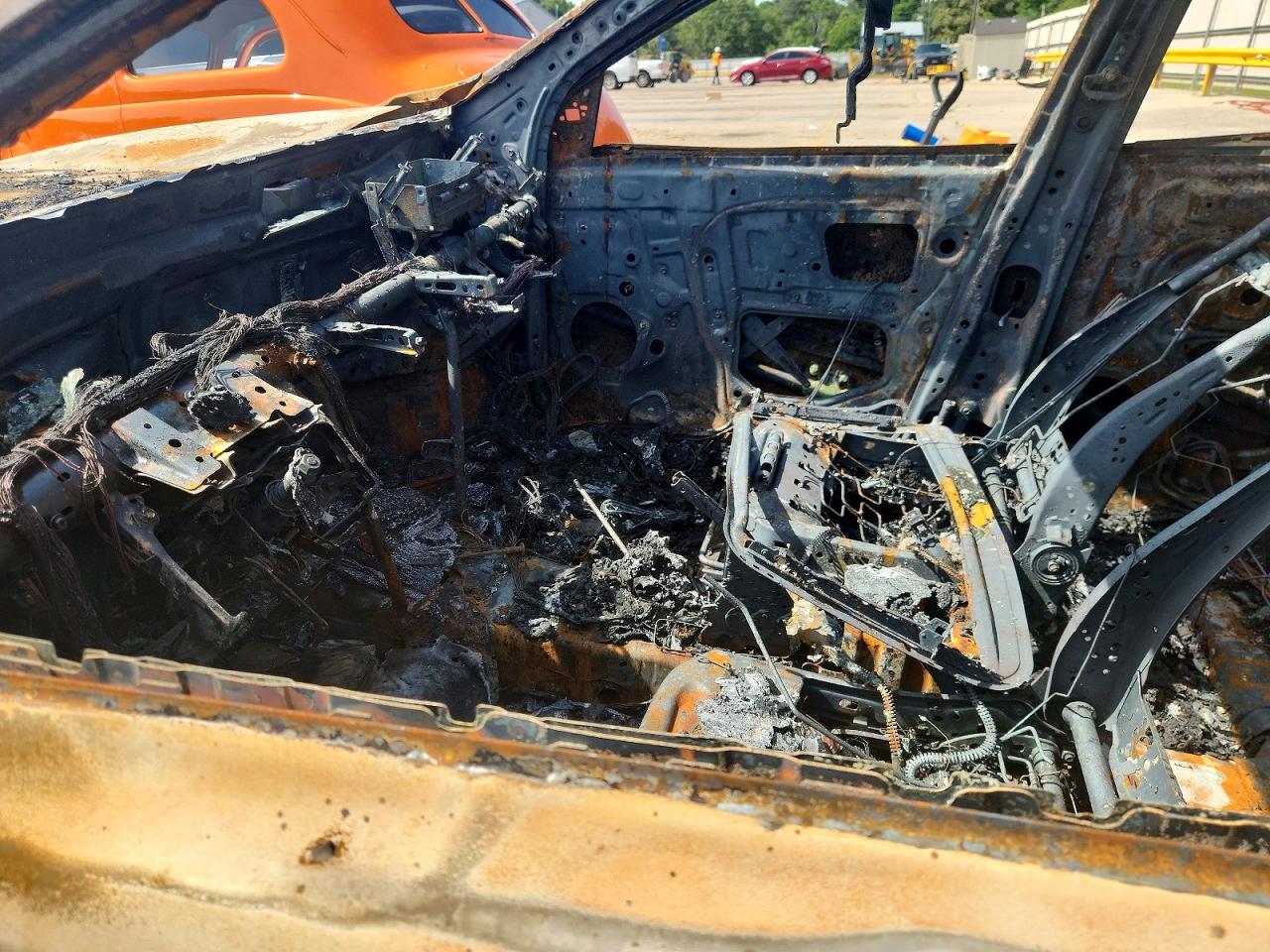 2018 Toyota Rav4 Xle Burn vin: JTMWFREV2JD131183