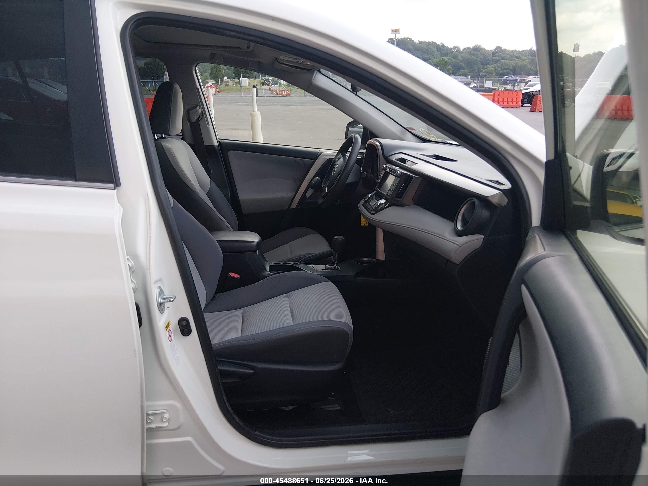2014 Toyota Rav4 Xle White vin: JTMWFREV3EJ015580