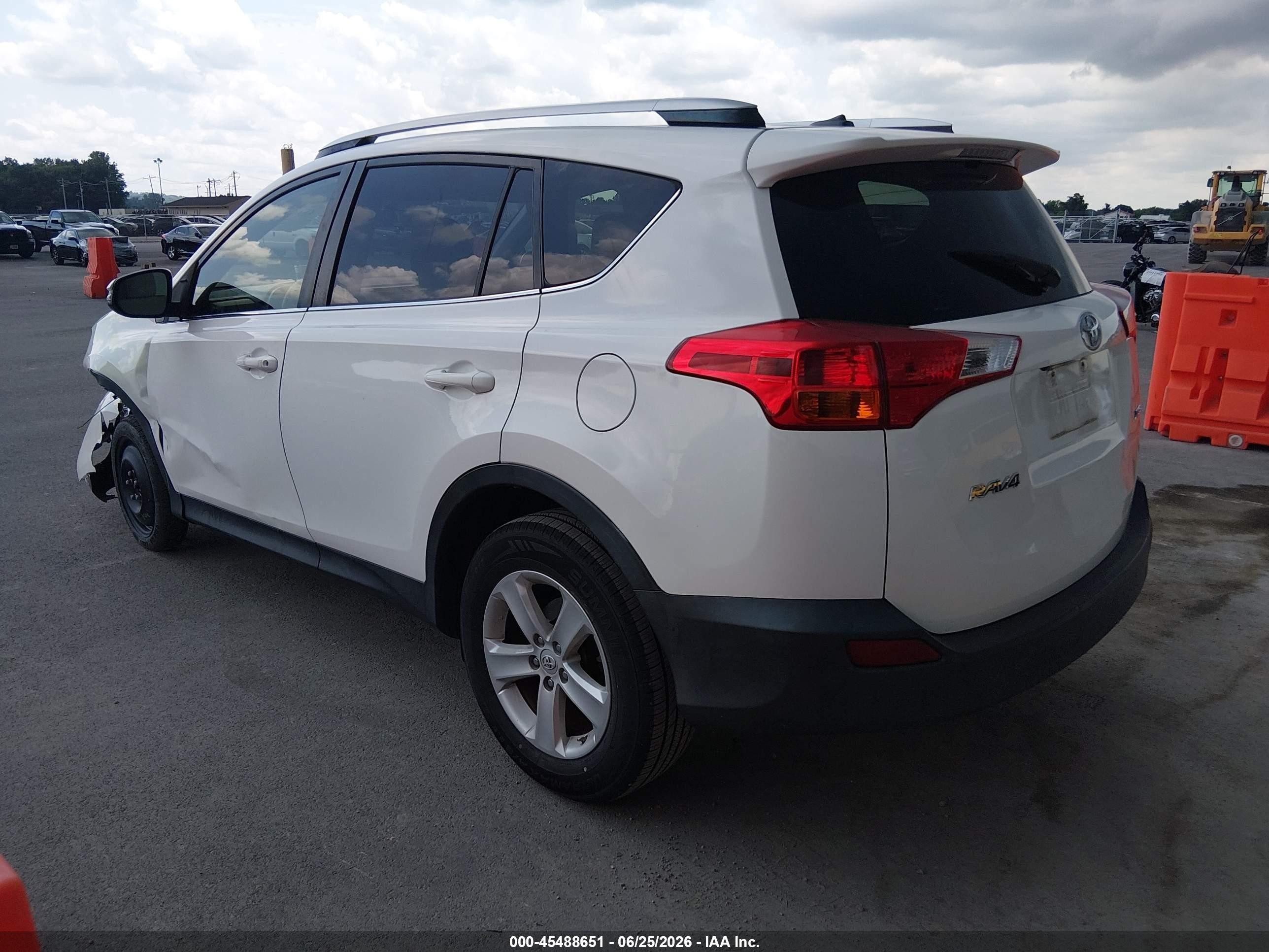 2014 Toyota Rav4 Xle White vin: JTMWFREV3EJ015580