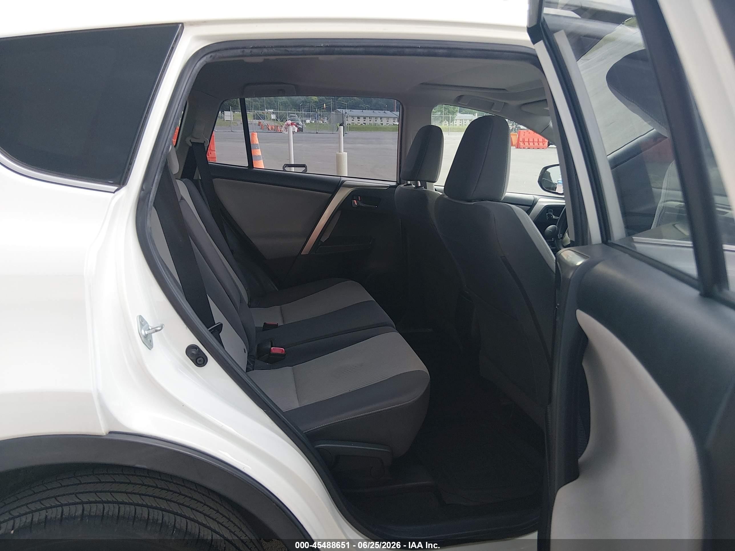 2014 Toyota Rav4 Xle White vin: JTMWFREV3EJ015580